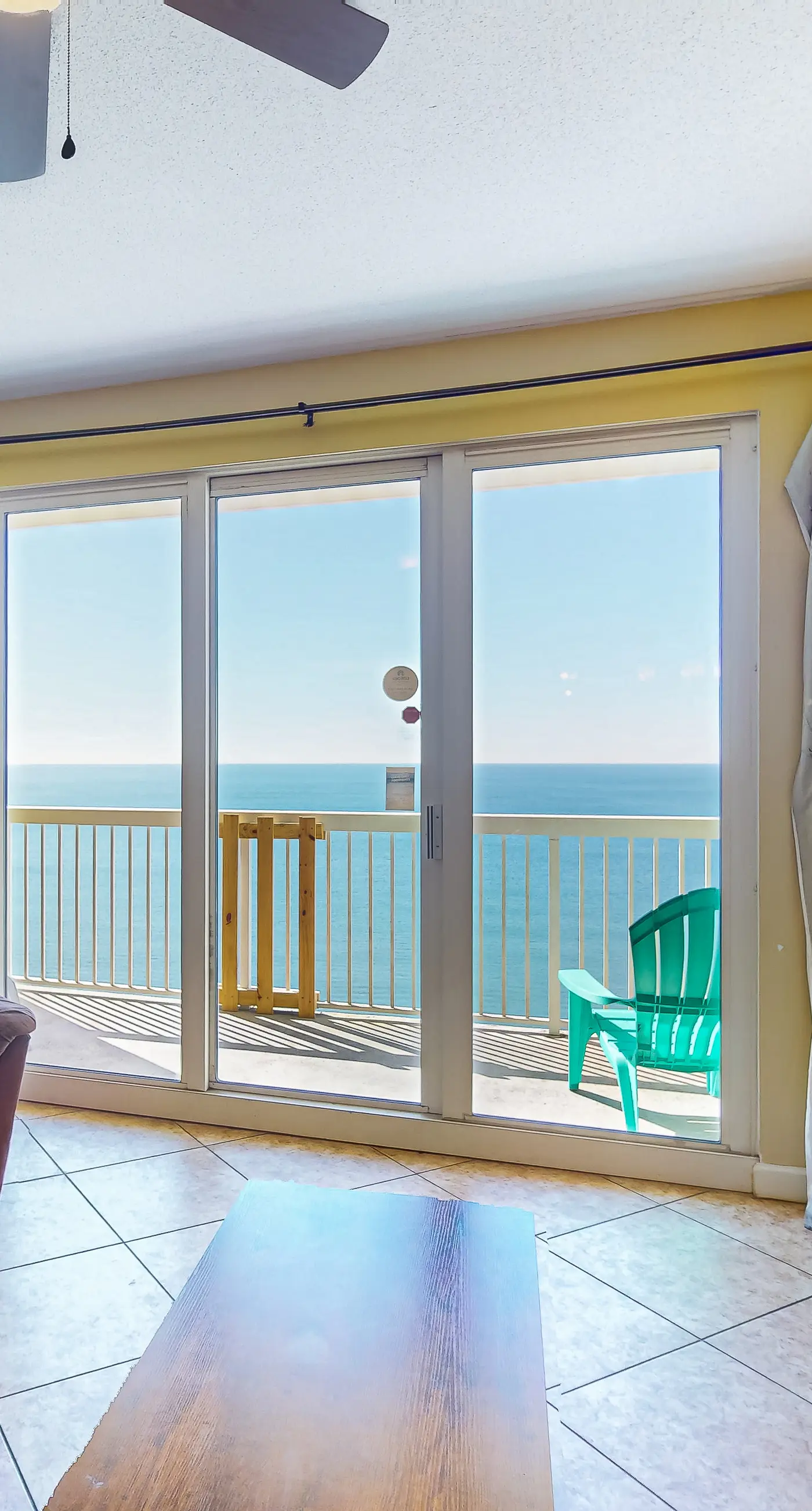 Cool & comfortable beachfront condo with balcony, pool, & gym