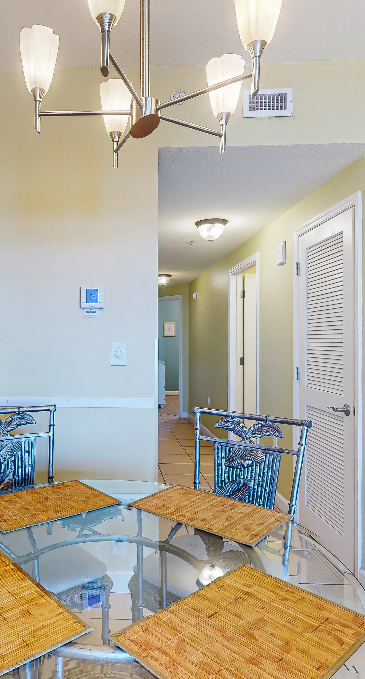 Cool & comfortable beachfront condo with balcony, pool, & gym