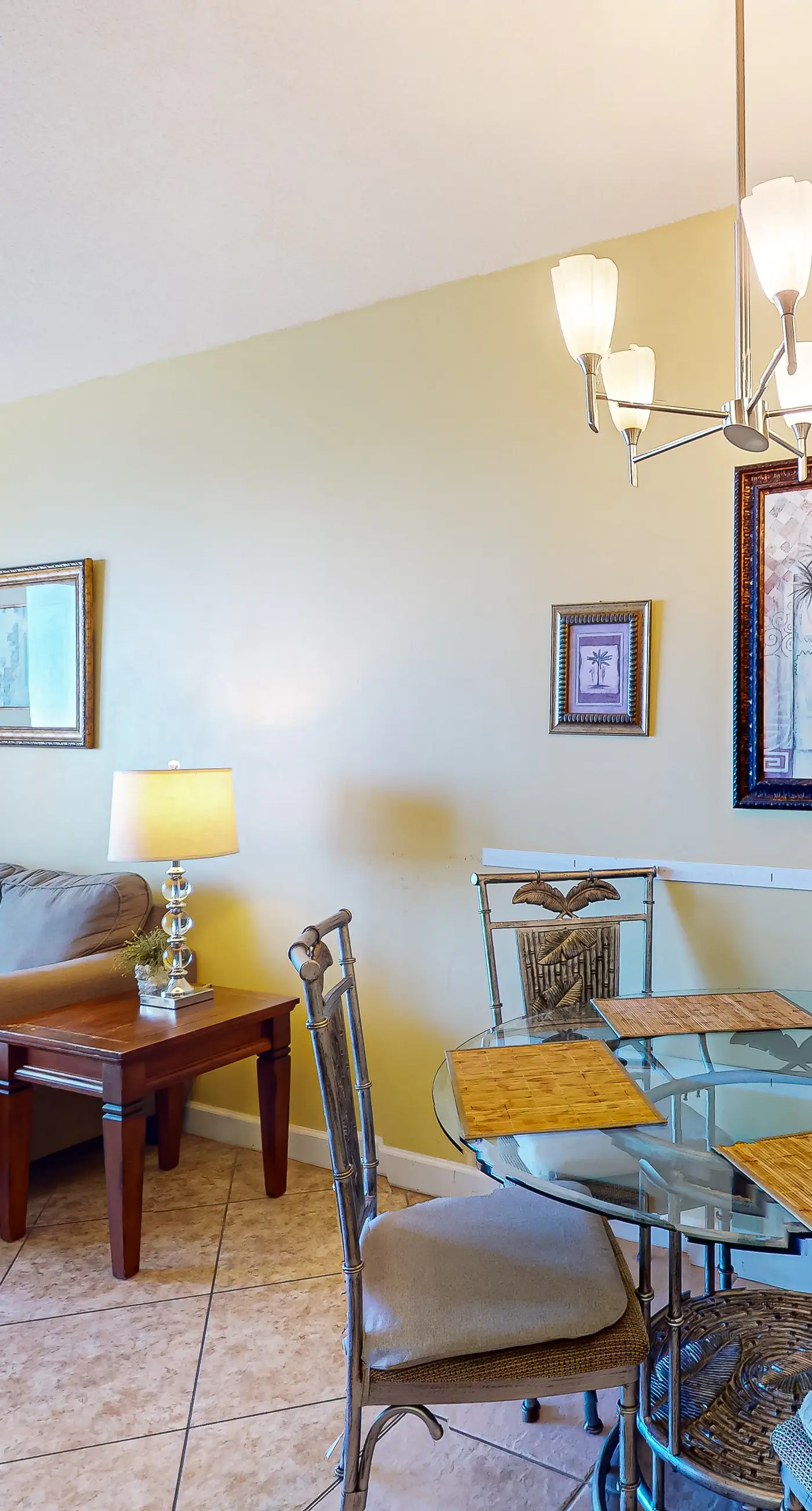 Cool & comfortable beachfront condo with balcony, pool, & gym