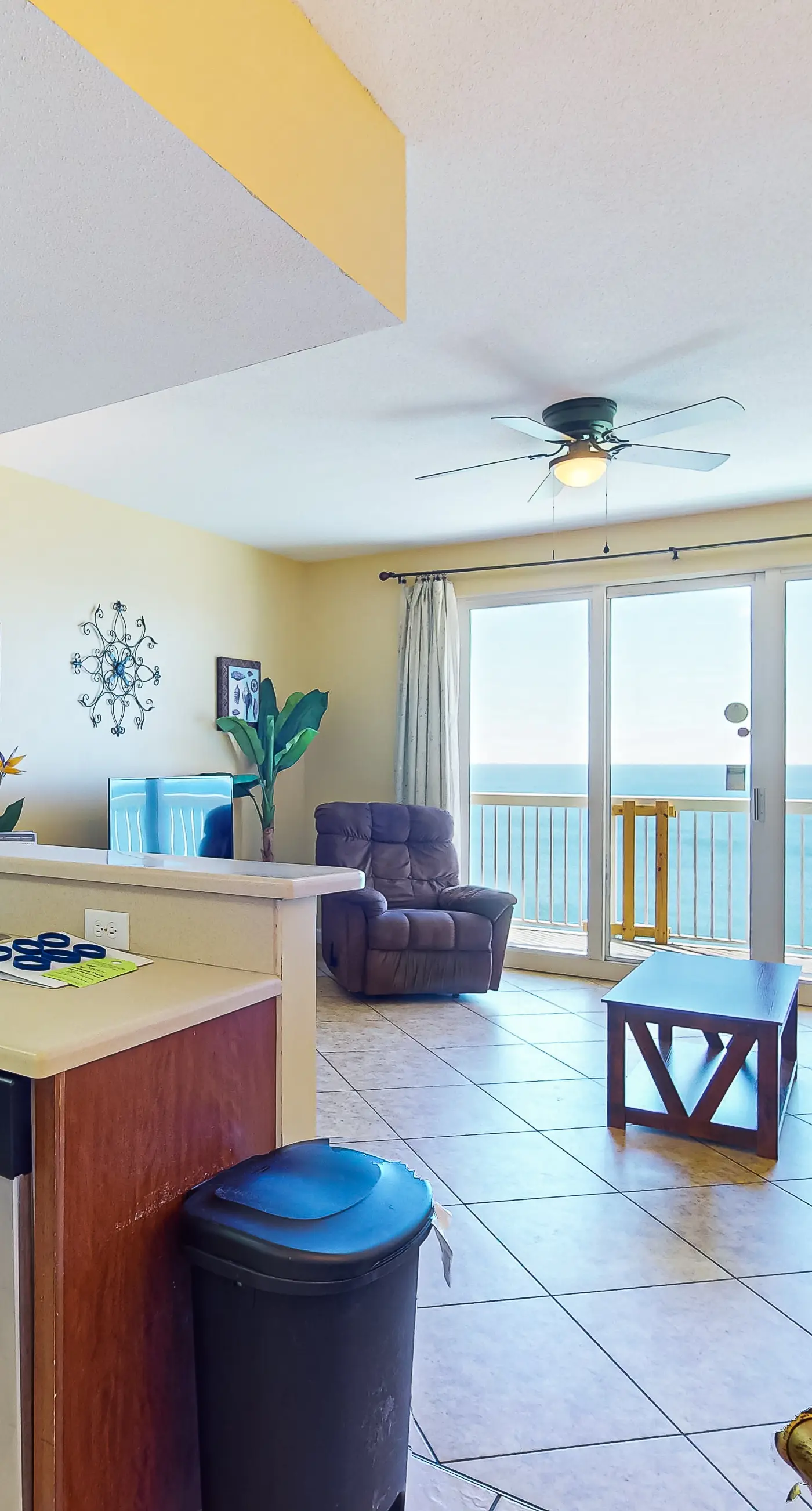 Cool & comfortable beachfront condo with balcony, pool, & gym