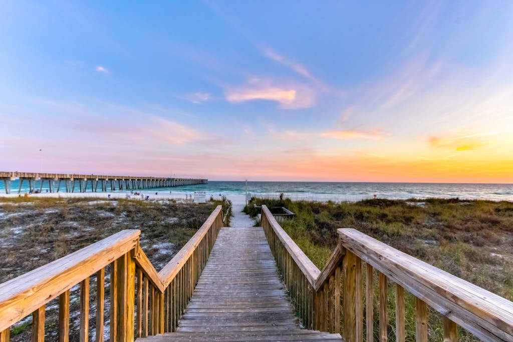 Cool & comfortable beachfront condo with balcony, pool, & gym