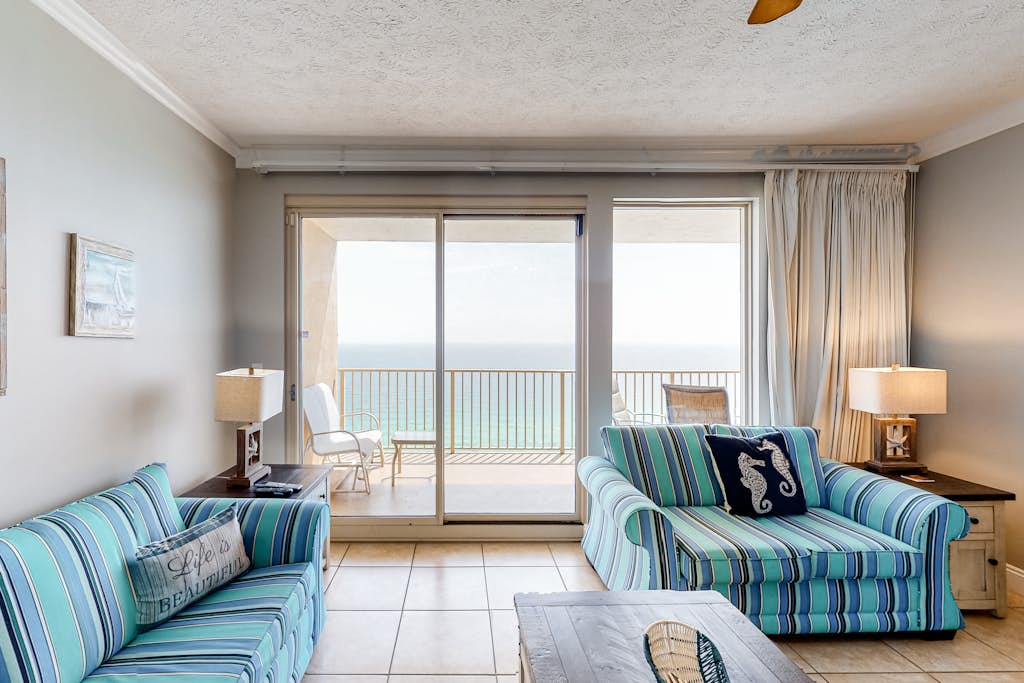 Beachside condo with a pool, hot tub, washer/dryer, beach access - snowbirds OK