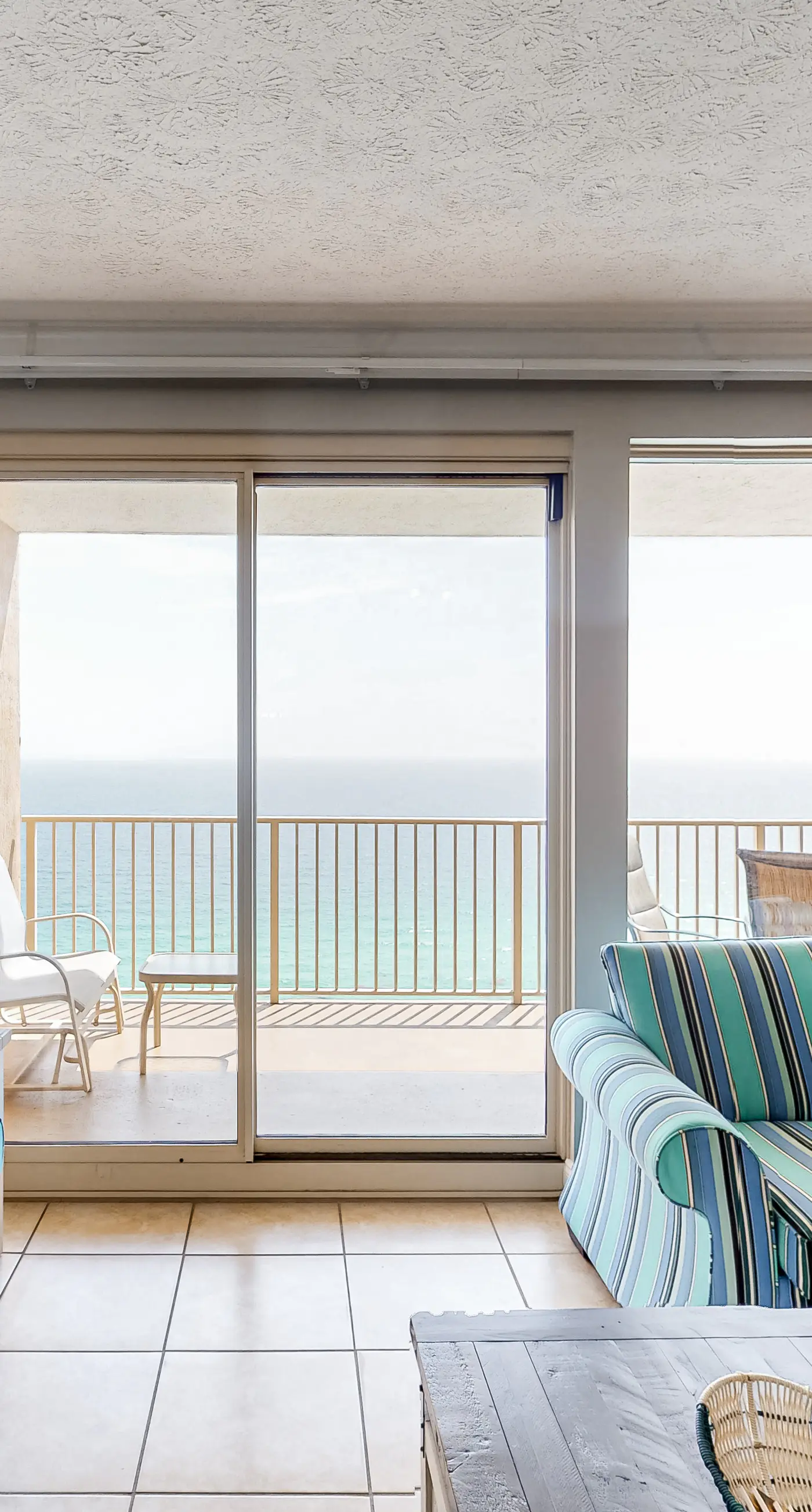 Beachside condo with a pool, hot tub, washer/dryer, beach access - snowbirds OK