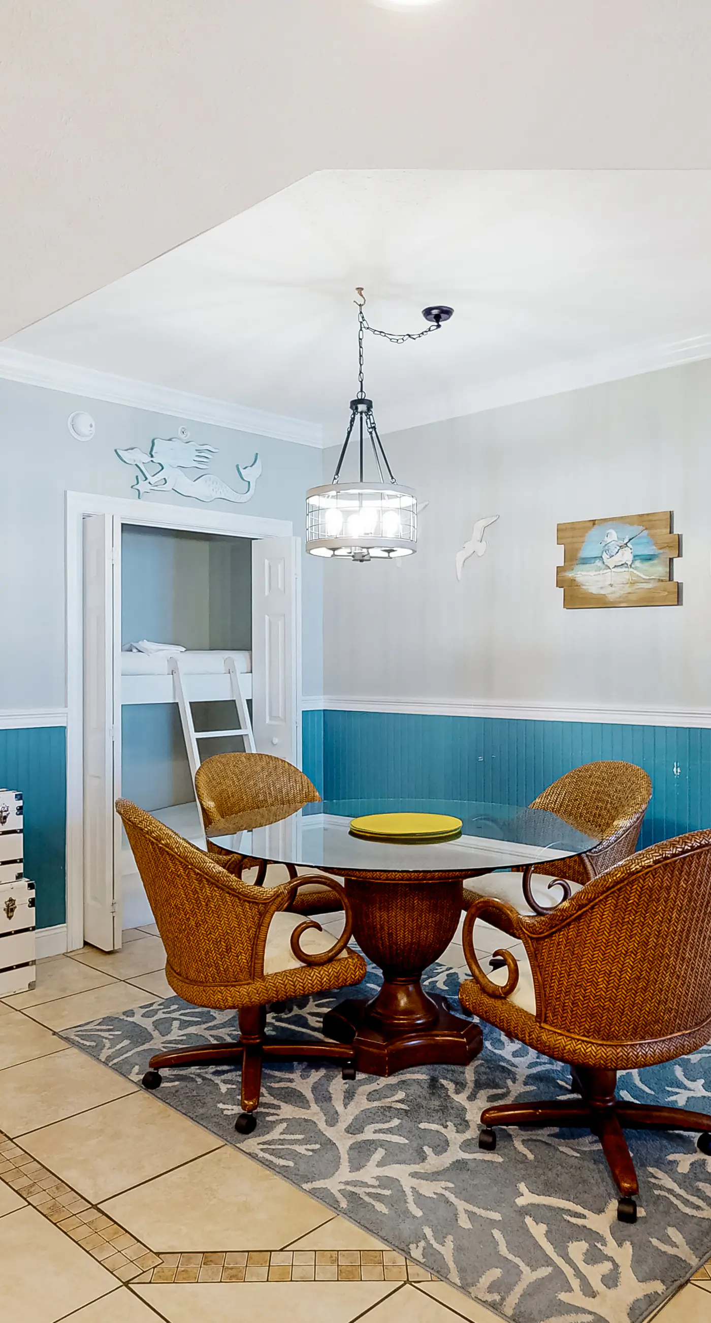 Beachside condo with a pool, hot tub, washer/dryer, beach access - snowbirds OK