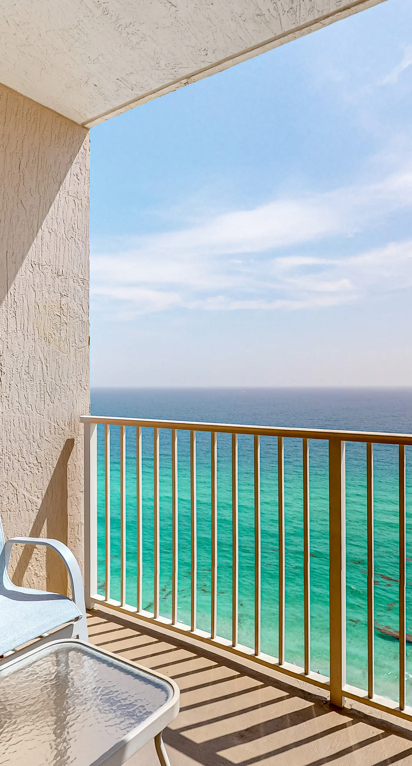 Beachside condo with a pool, hot tub, washer/dryer, beach access - snowbirds OK