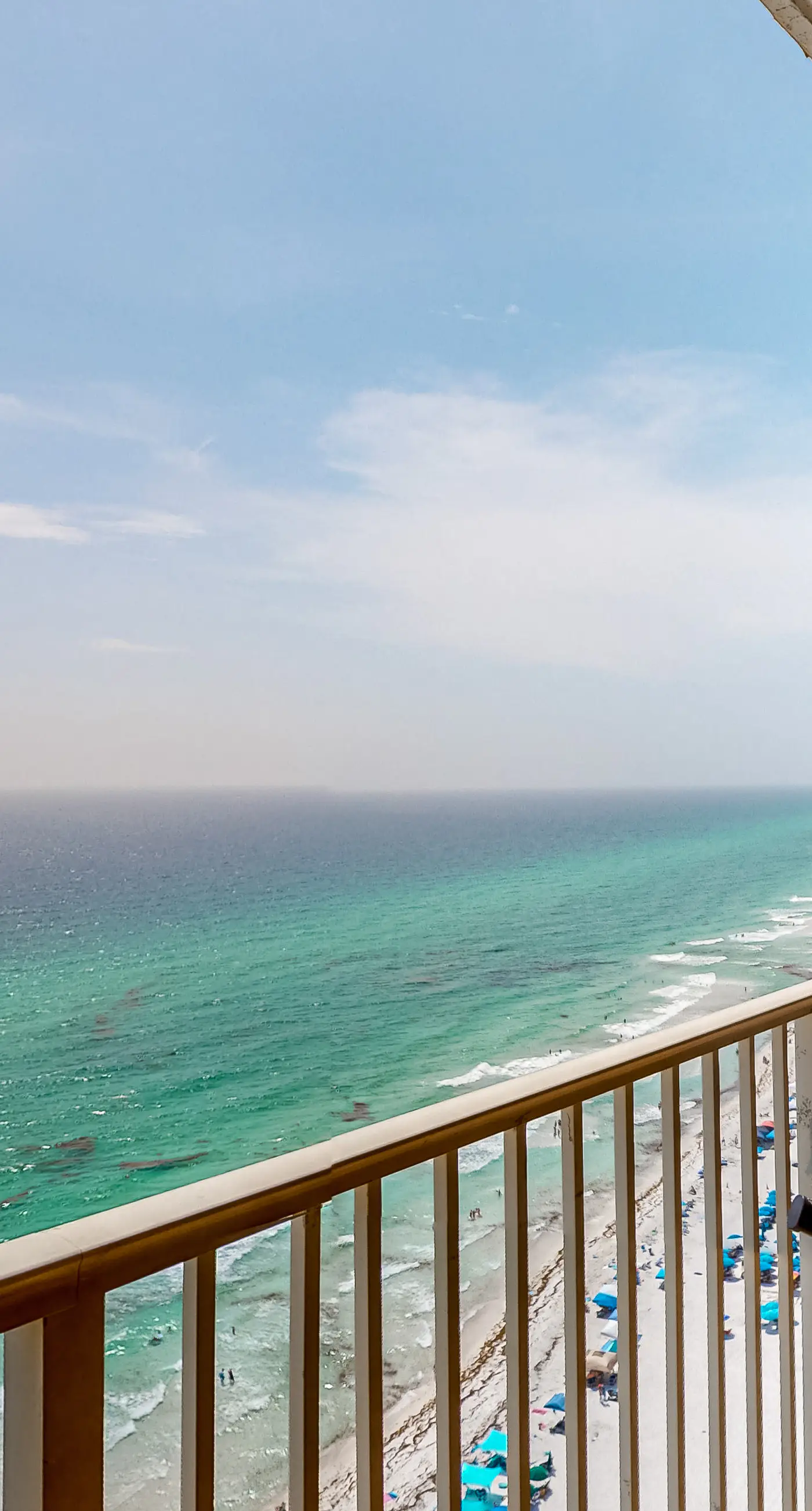Beachside condo with a pool, hot tub, washer/dryer, beach access - snowbirds OK