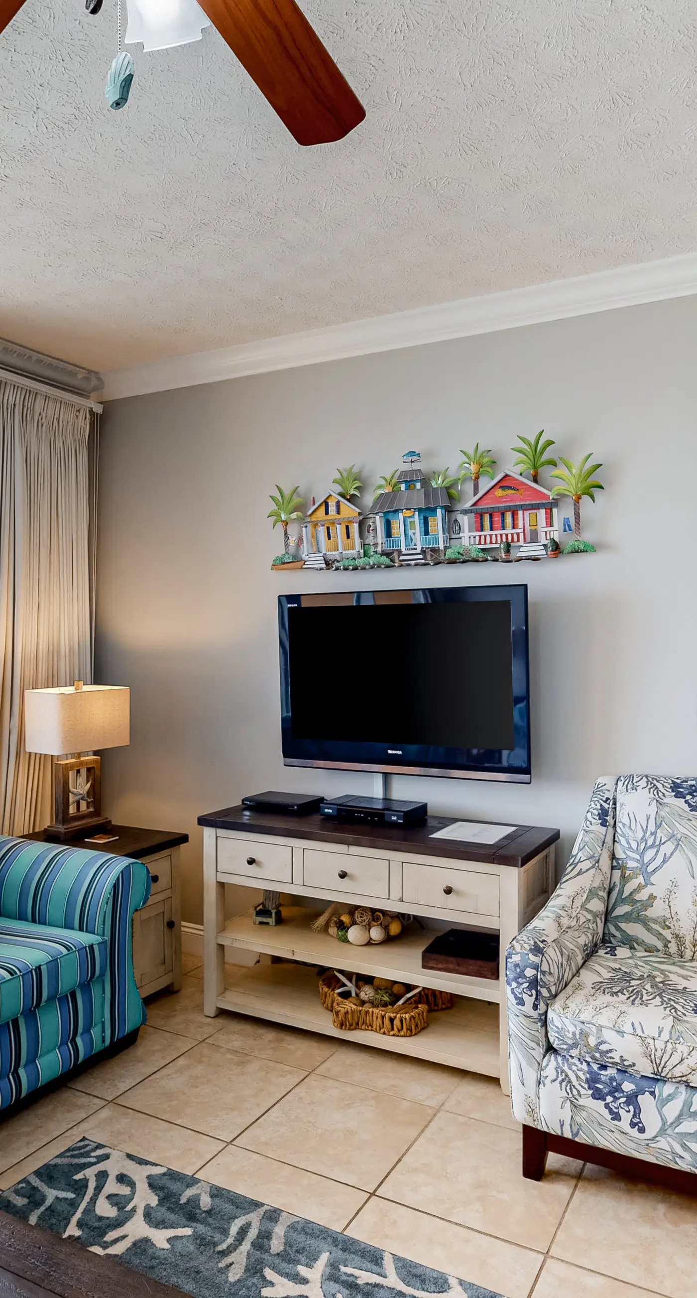 Beachside condo with a pool, hot tub, washer/dryer, beach access - snowbirds OK