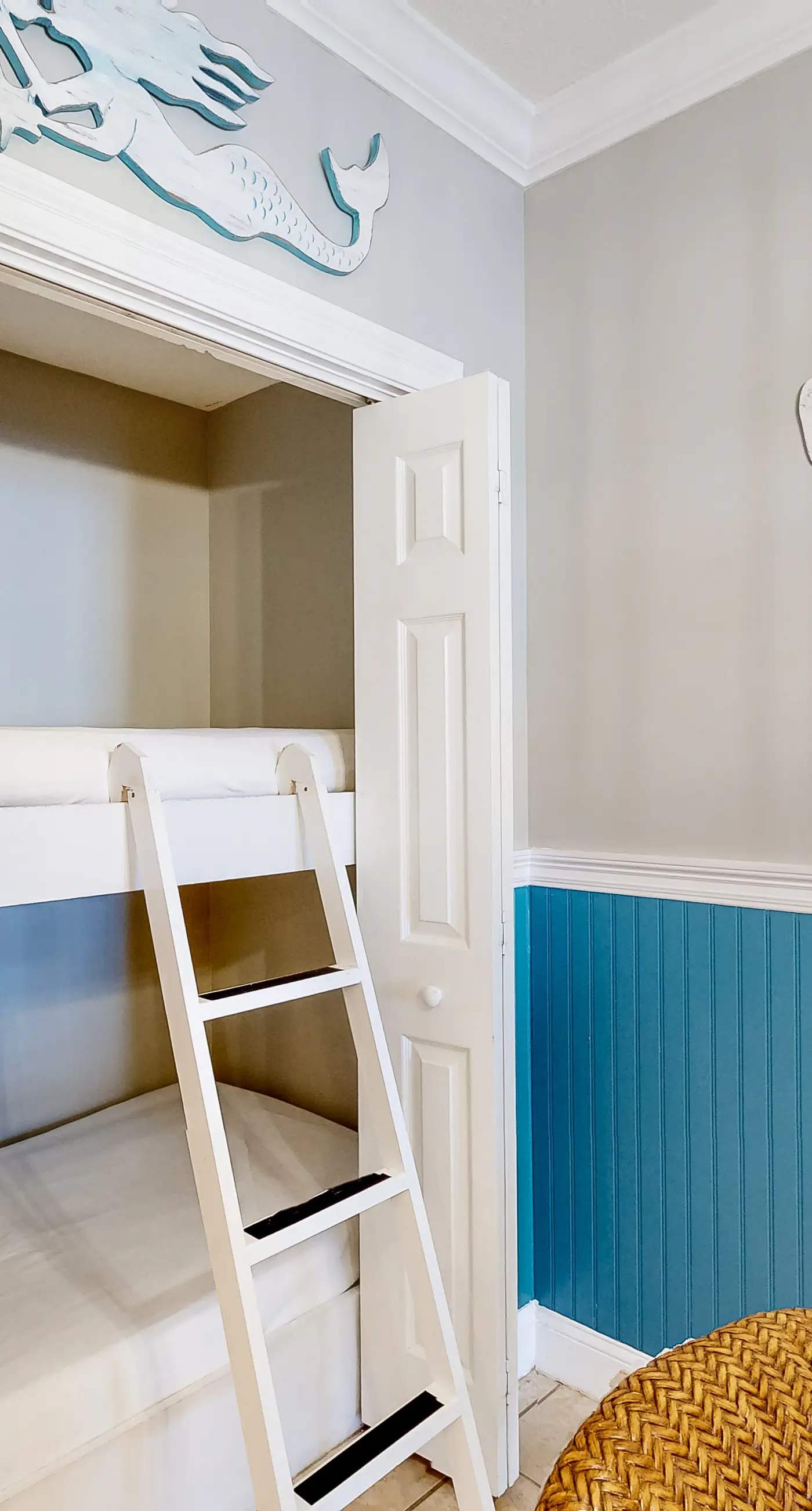 Beachside condo with a pool, hot tub, washer/dryer, beach access - snowbirds OK