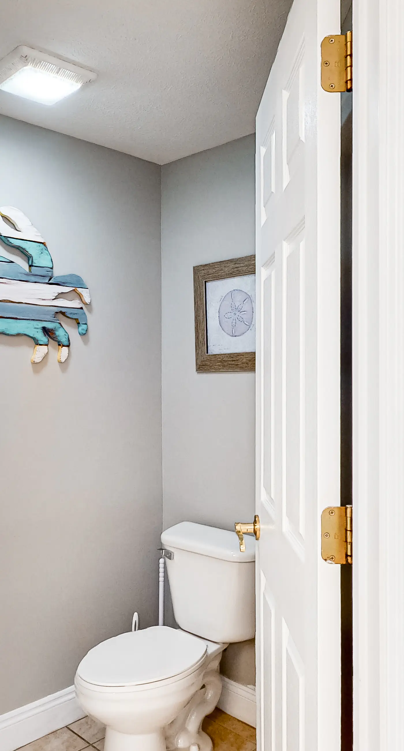 Beachside condo with a pool, hot tub, washer/dryer, beach access - snowbirds OK