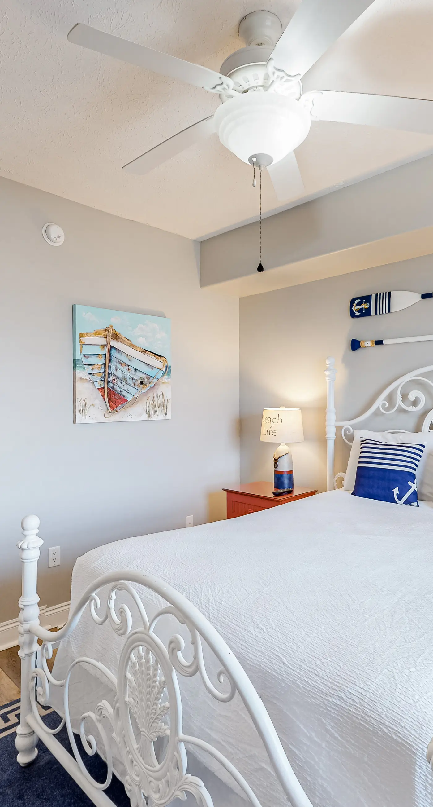 Beachside condo with a pool, hot tub, washer/dryer, beach access - snowbirds OK