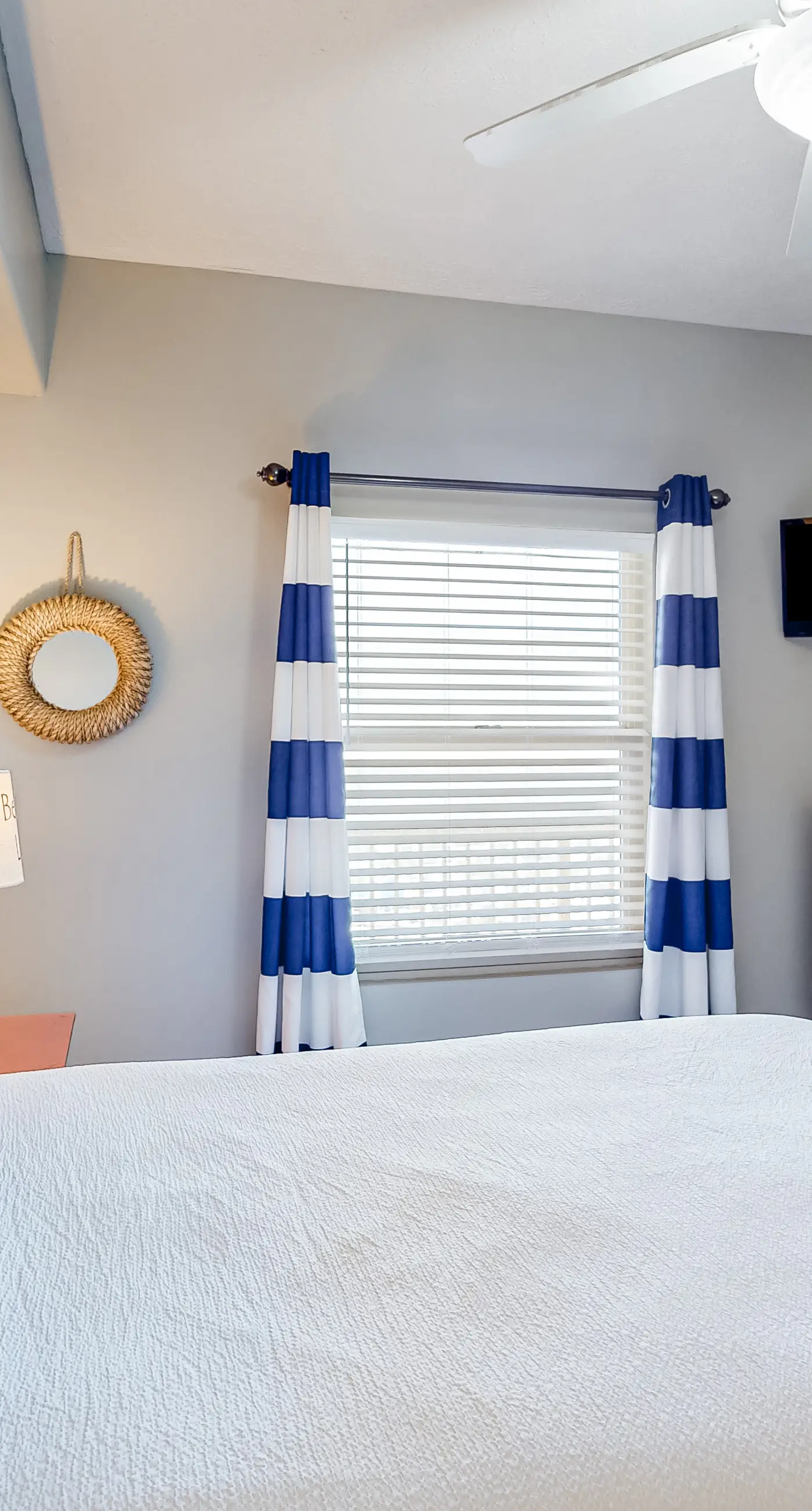 Beachside condo with a pool, hot tub, washer/dryer, beach access - snowbirds OK