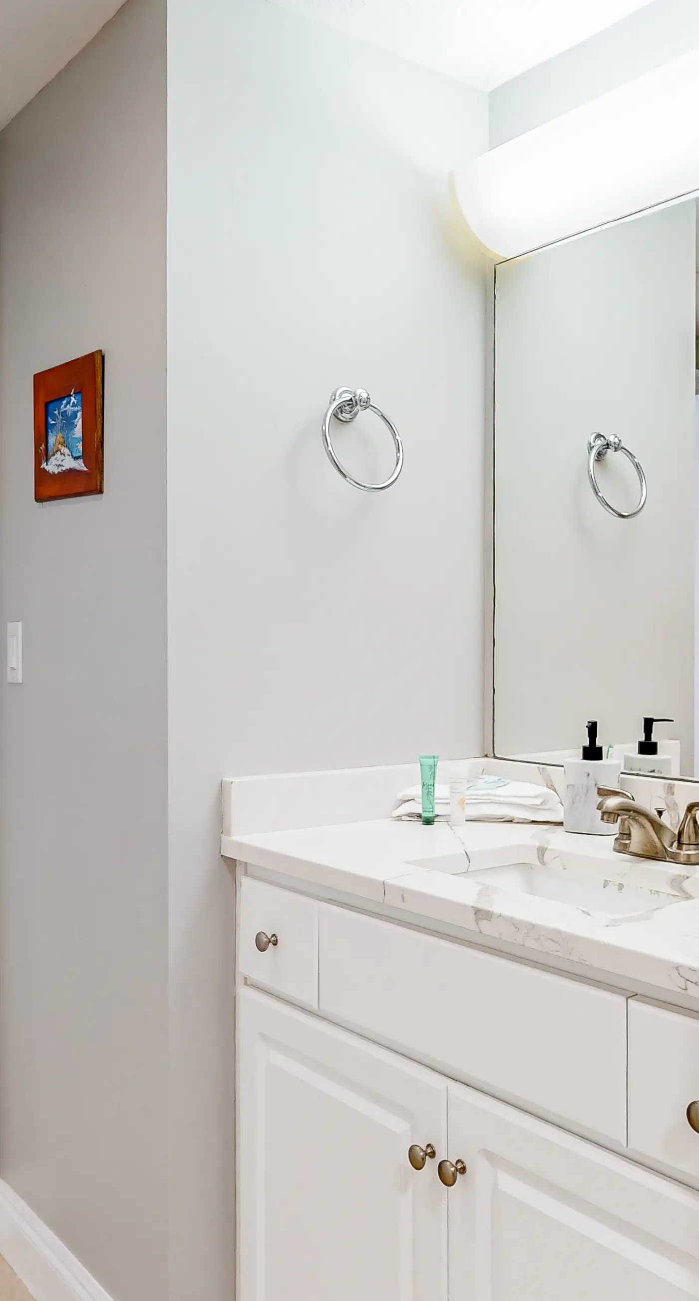 Beachside condo with a pool, hot tub, washer/dryer, beach access - snowbirds OK