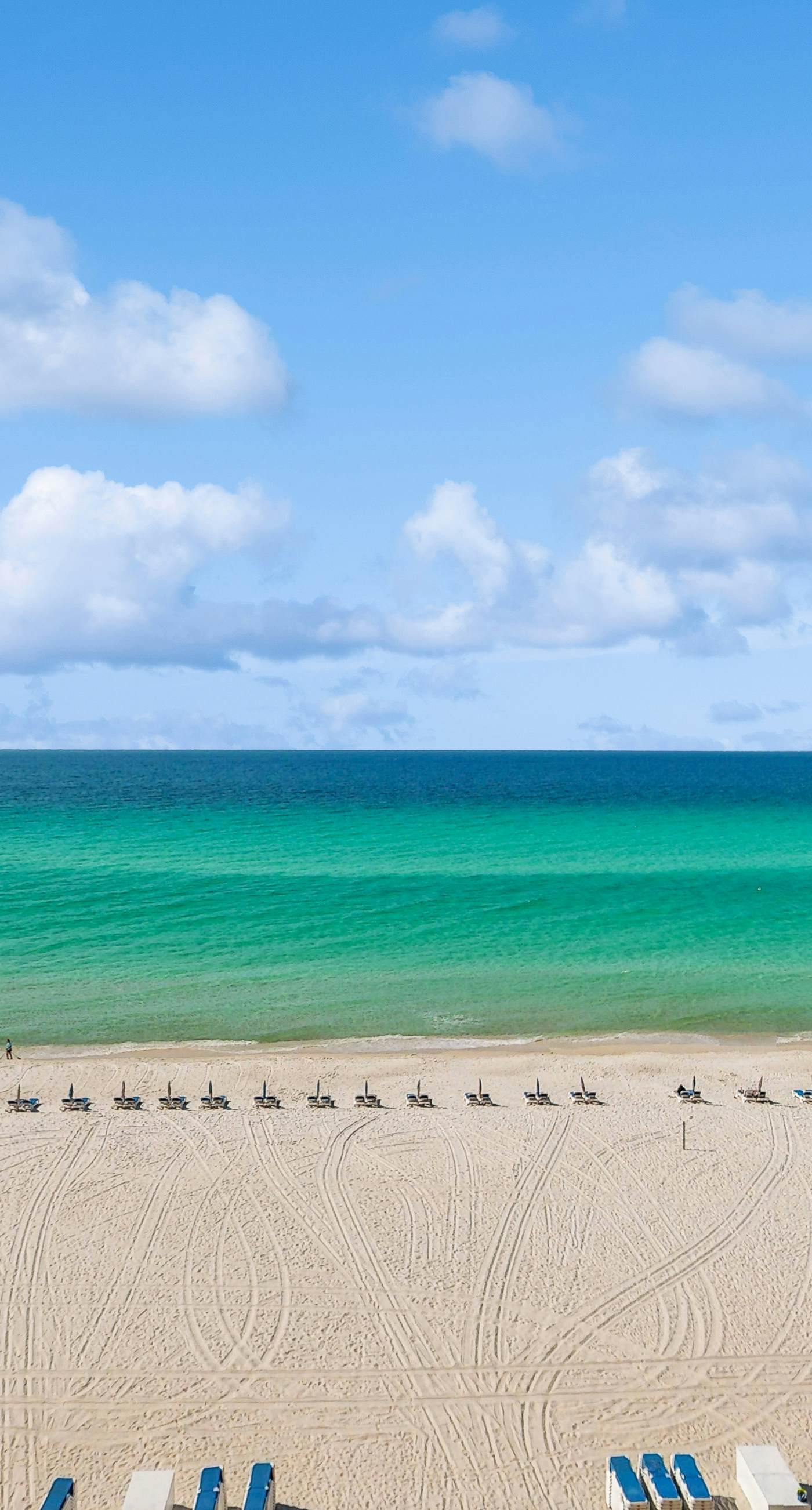 6th-floor Gulf & beachfront condo with pools, hot tubs, restaurant, & game room