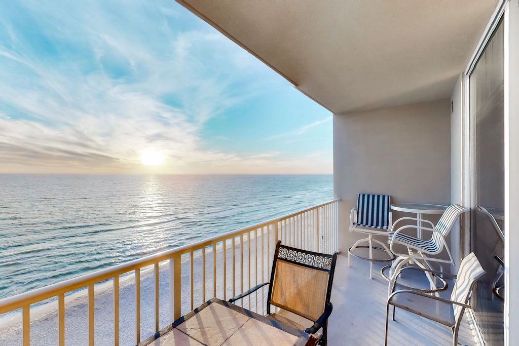 Incredible gulf-front views & resort pools, hot tubs & seasonal beach service