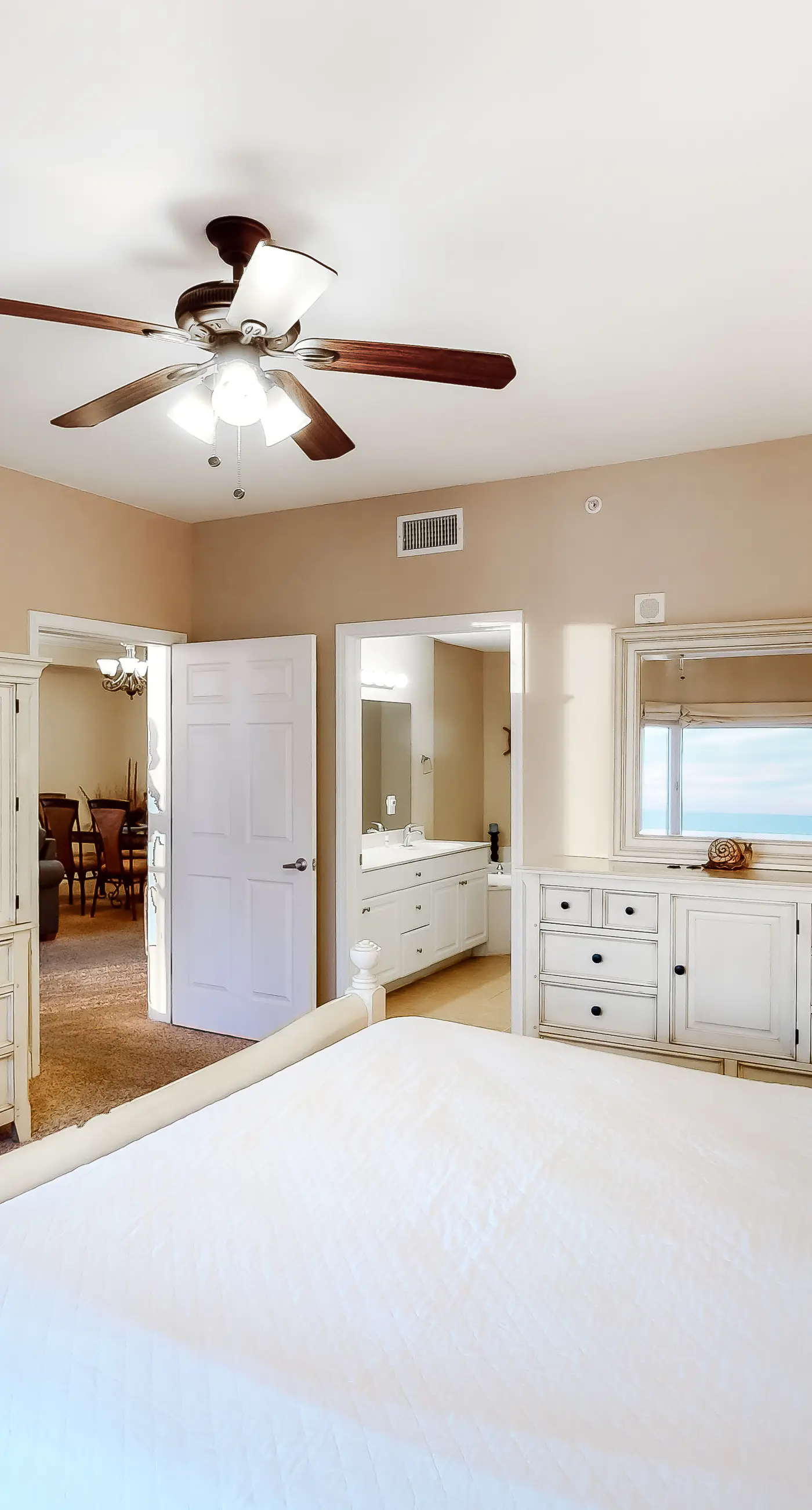 Incredible gulf-front views & resort pools, hot tubs & seasonal beach service