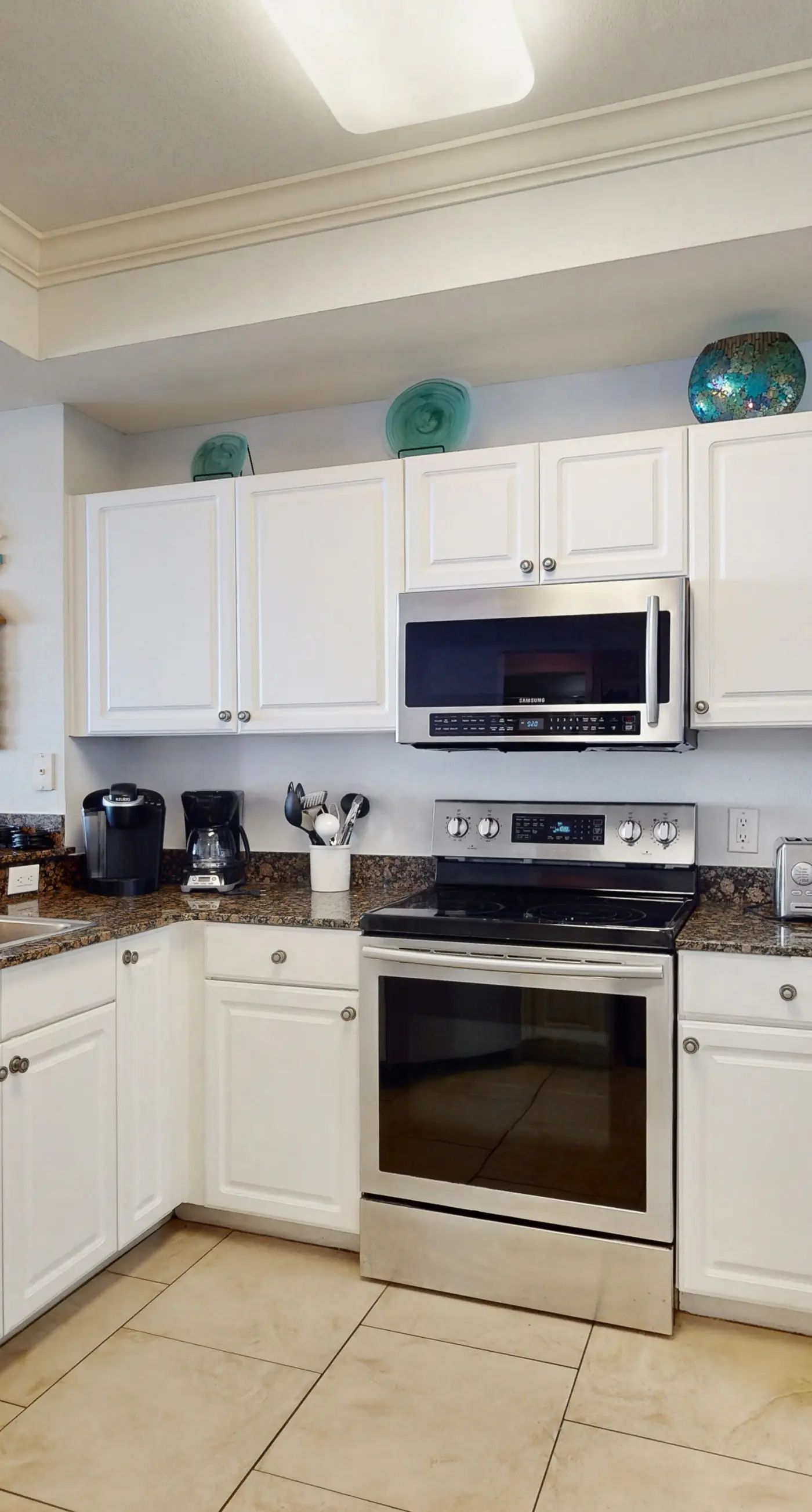 Oceanfront Condo with Shared Pool & Hot Tub, Ocean View, and High-Speed WiFi