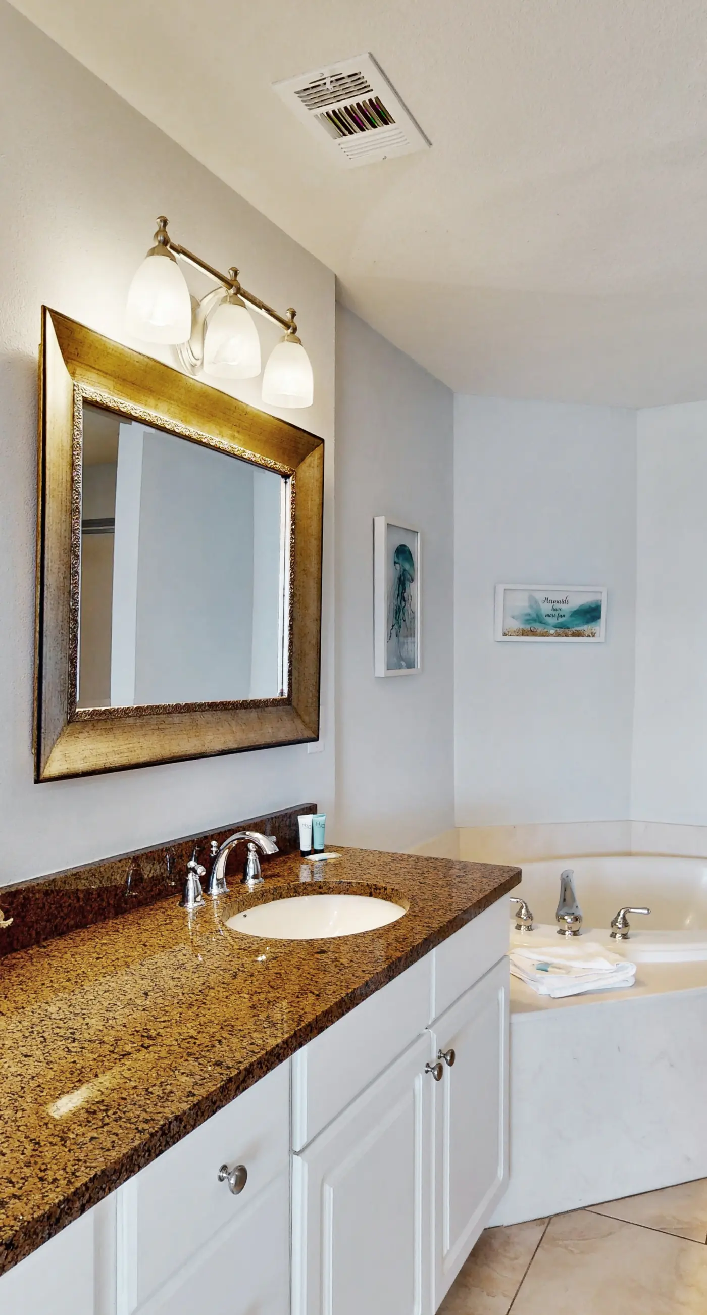 Oceanfront Condo with Shared Pool & Hot Tub, Ocean View, and High-Speed WiFi