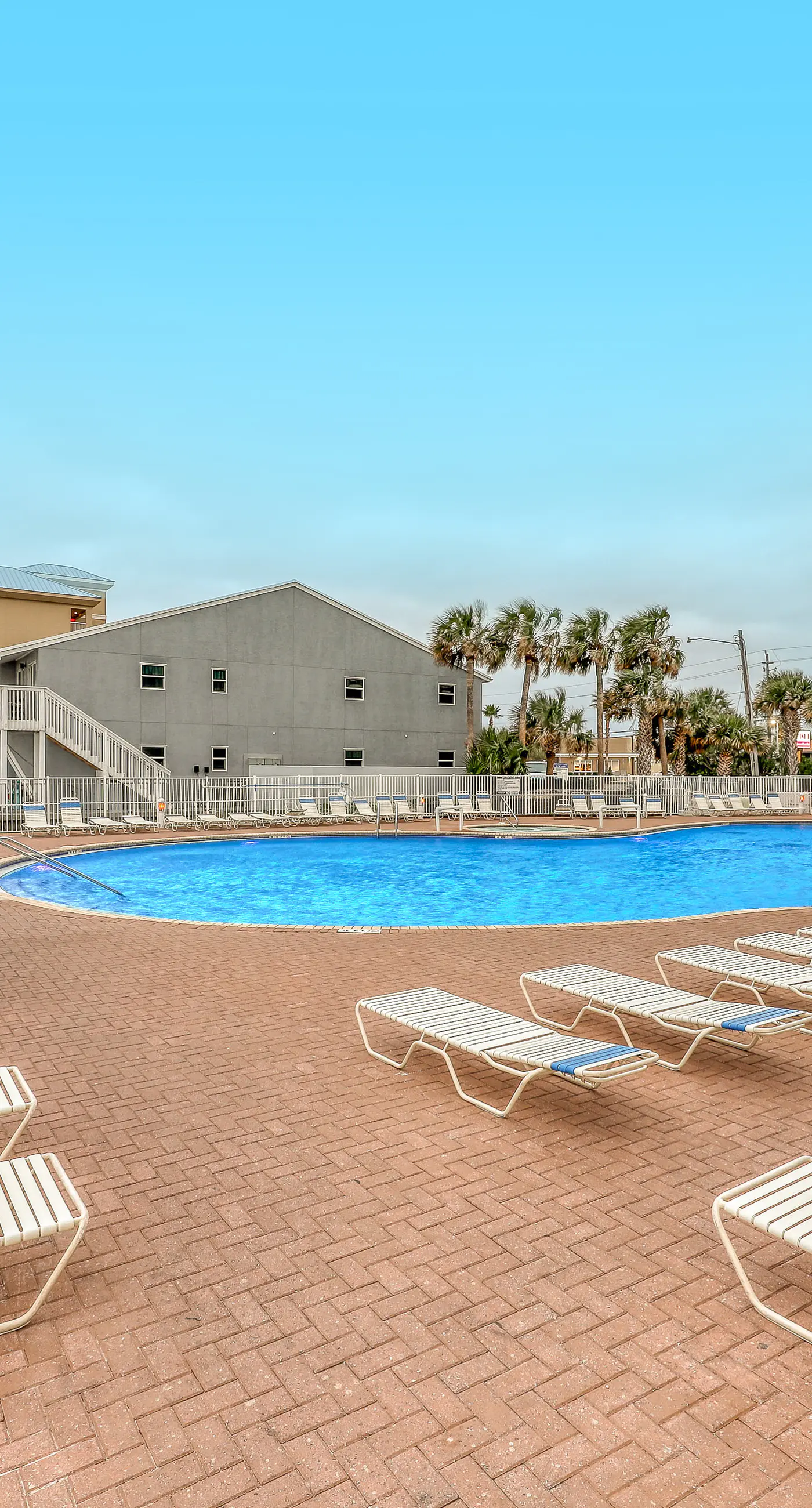 Oceanfront Condo with Shared Pool & Hot Tub, Ocean View, and High-Speed WiFi