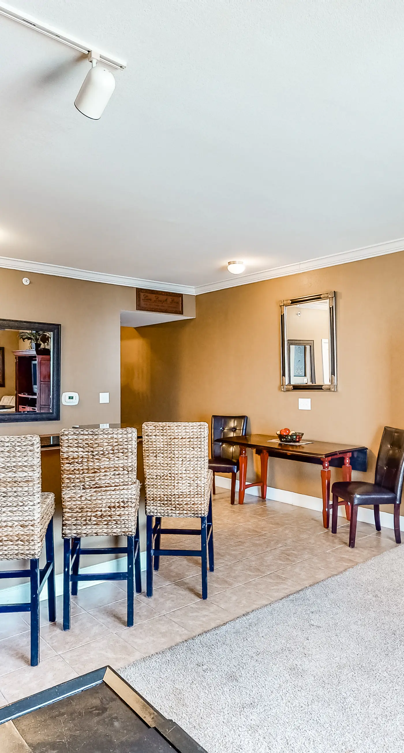 Lovely gulf-front condo near Pier Park w/ pools, hot tubs & fitness center