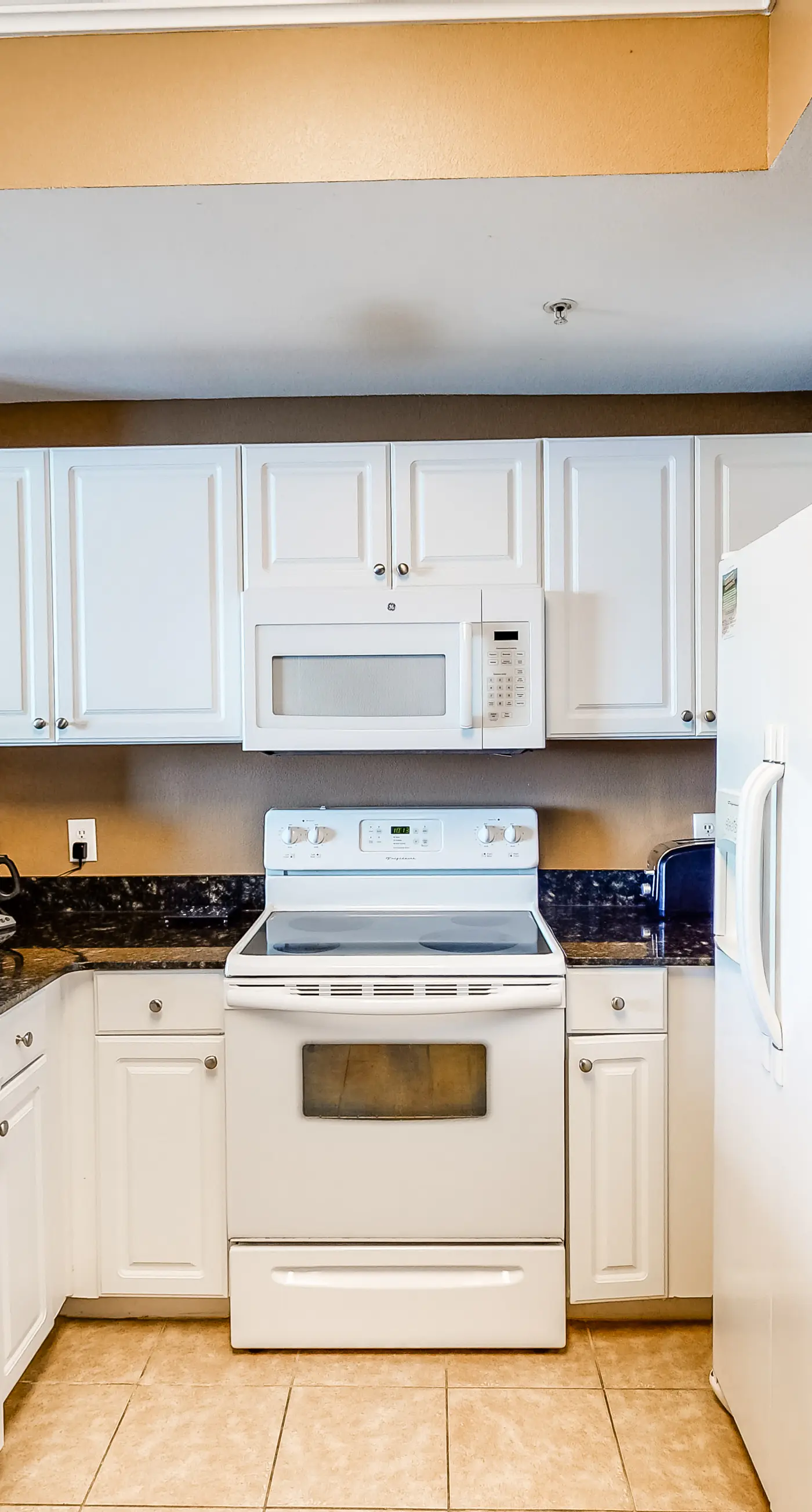 Lovely gulf-front condo near Pier Park w/ pools, hot tubs & fitness center