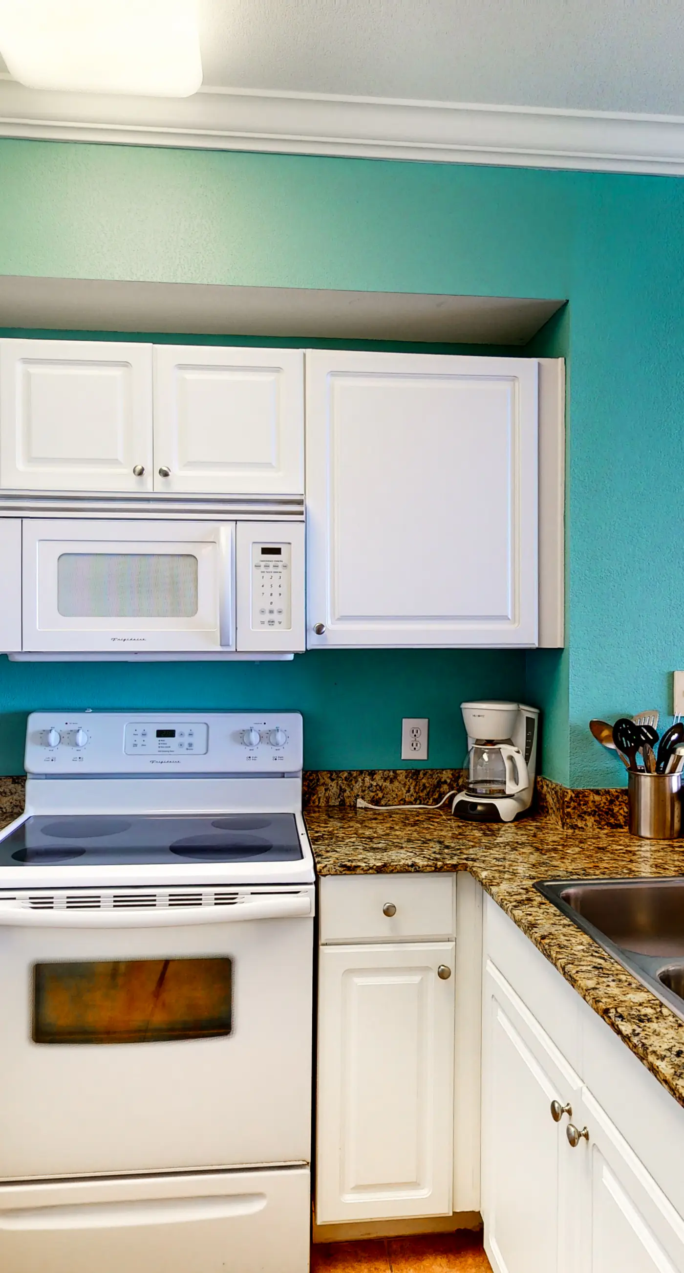 Gulf-front condo w/ 2 lagoon pools, hot tubs & beach service - near Pier Park