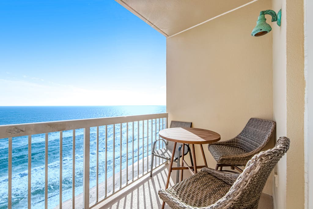 Bright & stylish condo with fantastic Gulf views from your balcony, pools & gym