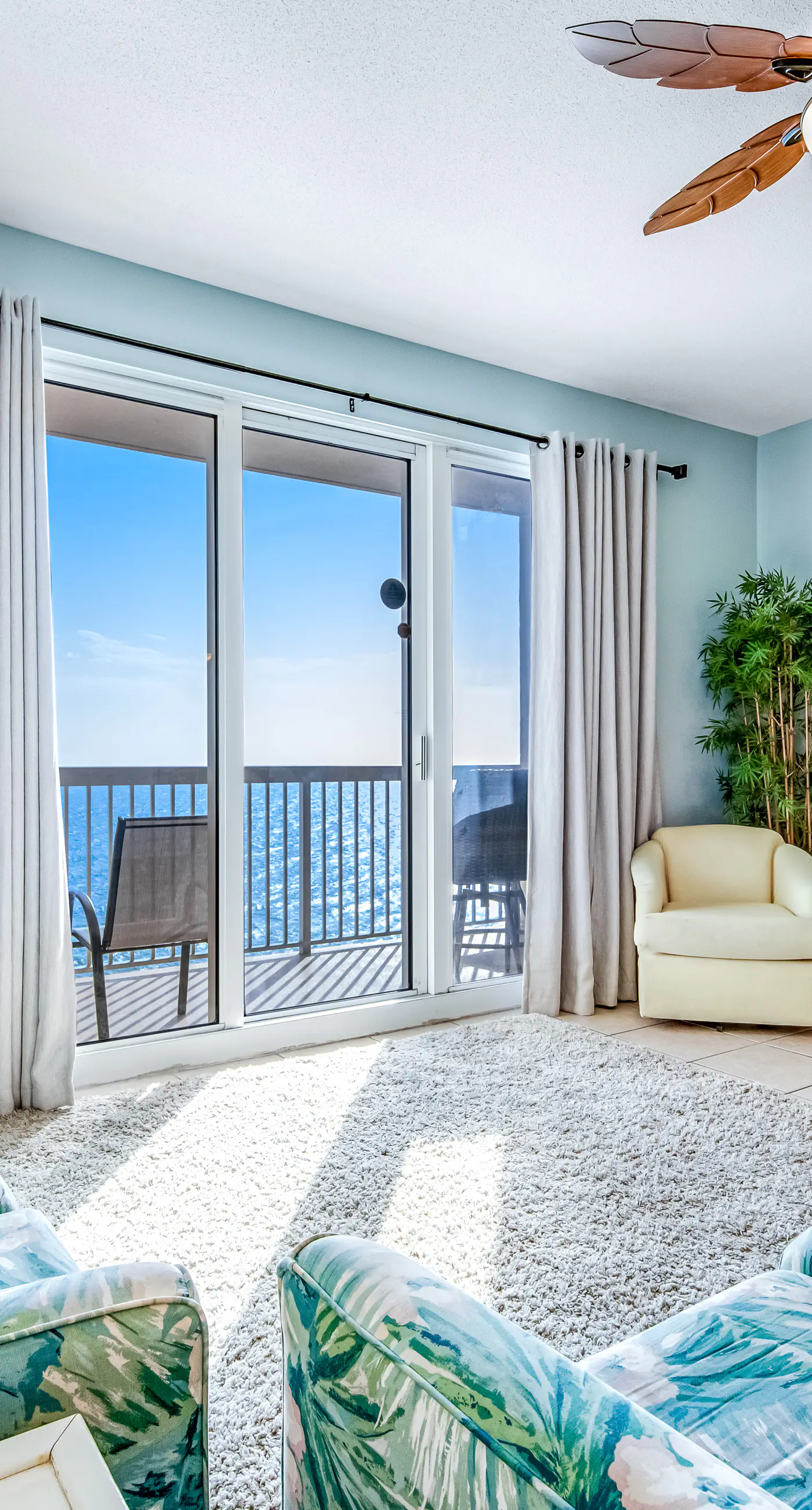 Bright & stylish condo with fantastic Gulf views from your balcony, pools & gym