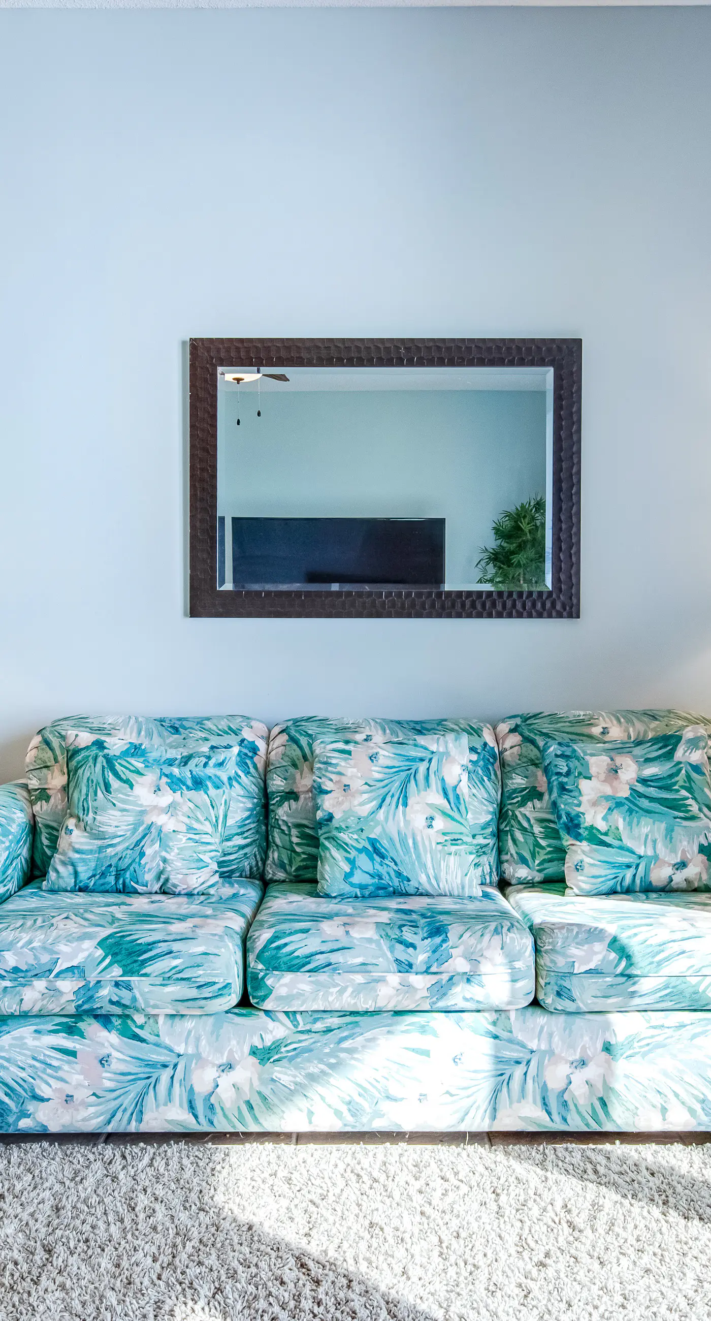 Bright & stylish condo with fantastic Gulf views from your balcony, pools & gym