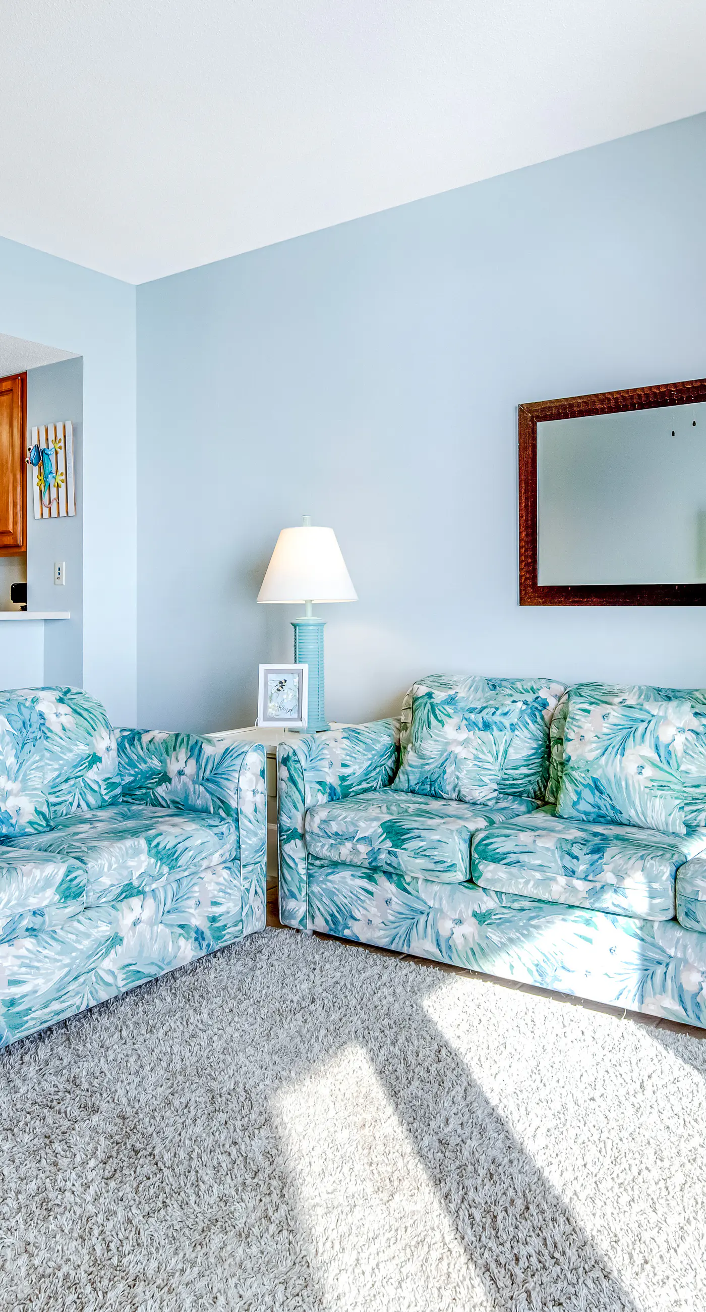 Bright & stylish condo with fantastic Gulf views from your balcony, pools & gym