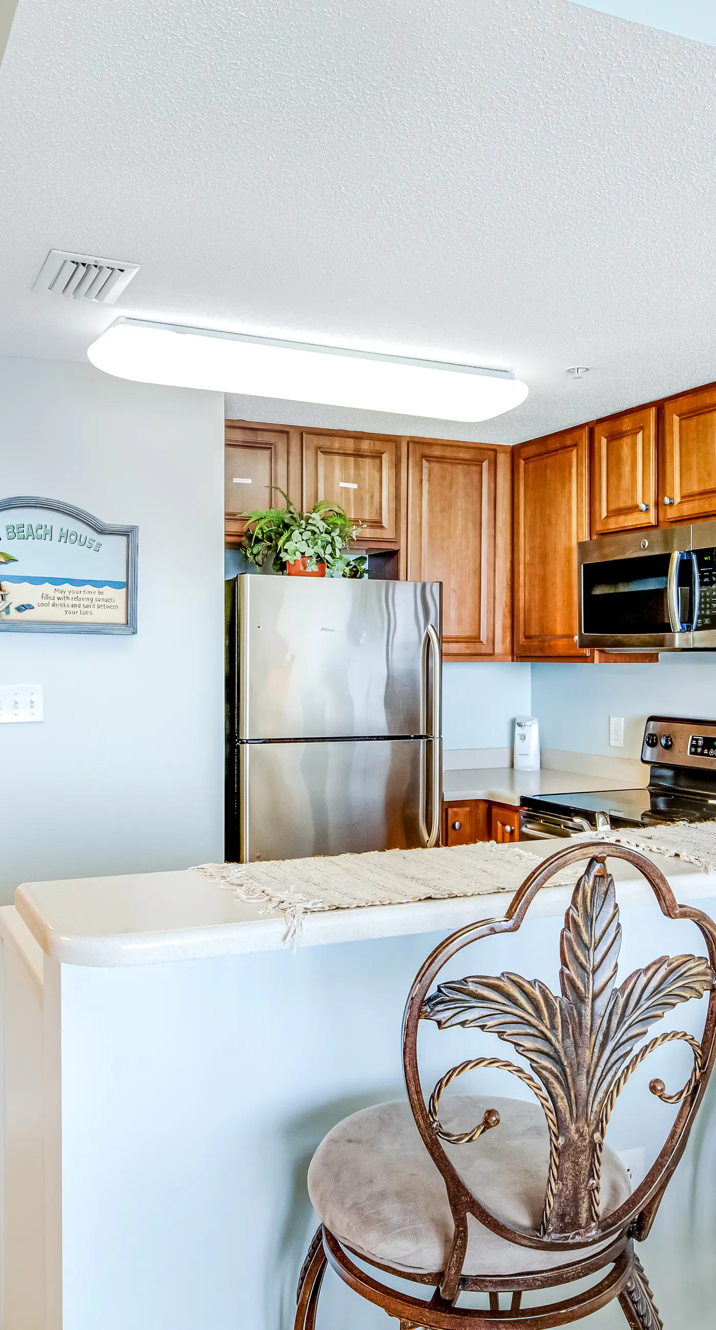 Bright & stylish condo with fantastic Gulf views from your balcony, pools & gym