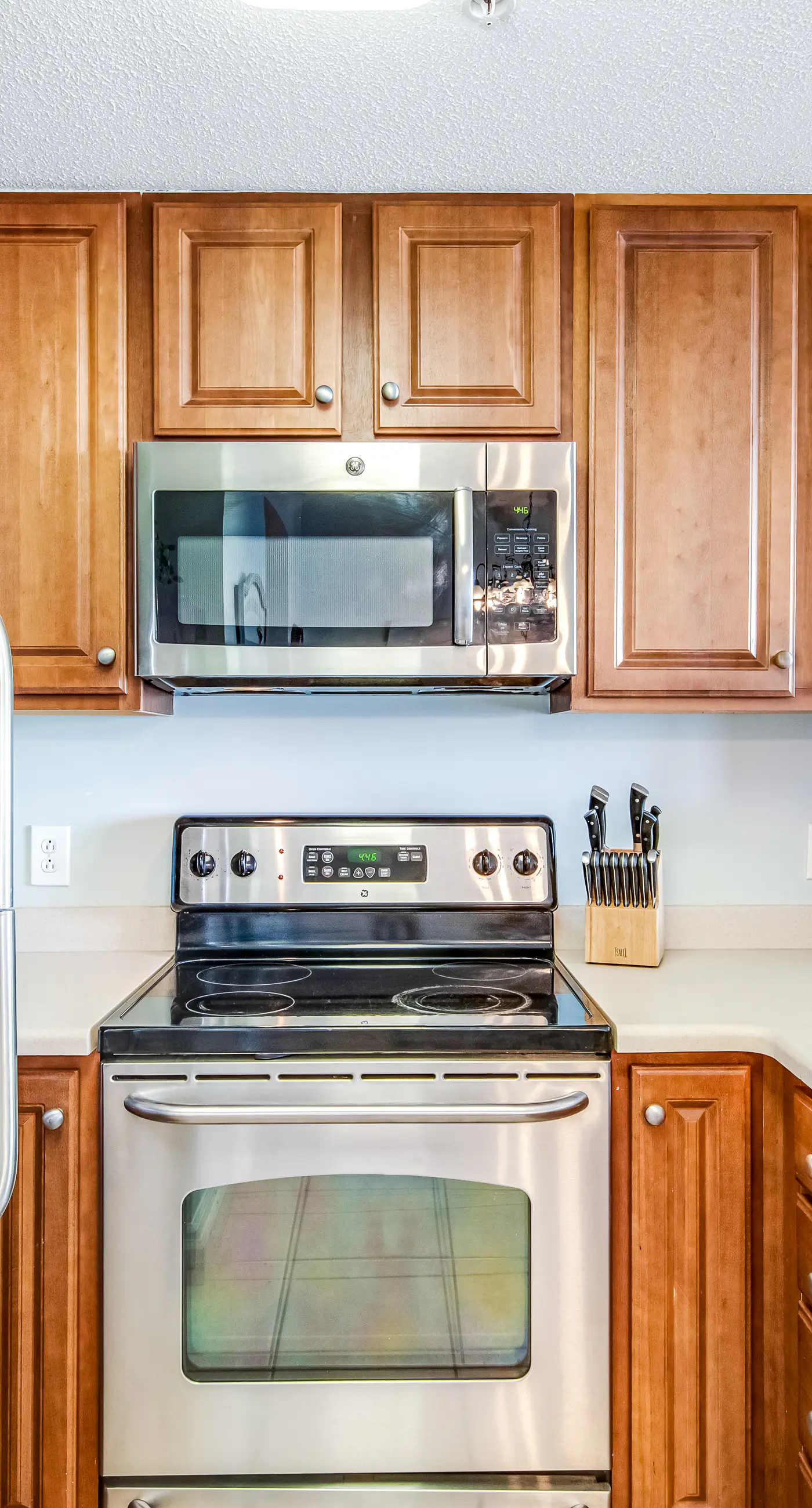 Bright & stylish condo with fantastic Gulf views from your balcony, pools & gym