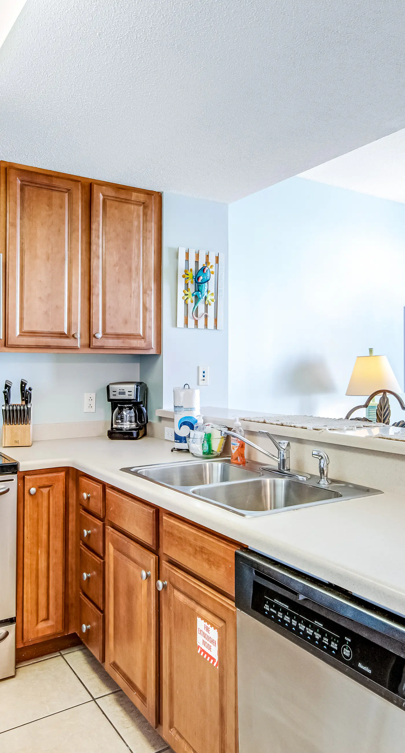 Bright & stylish condo with fantastic Gulf views from your balcony, pools & gym