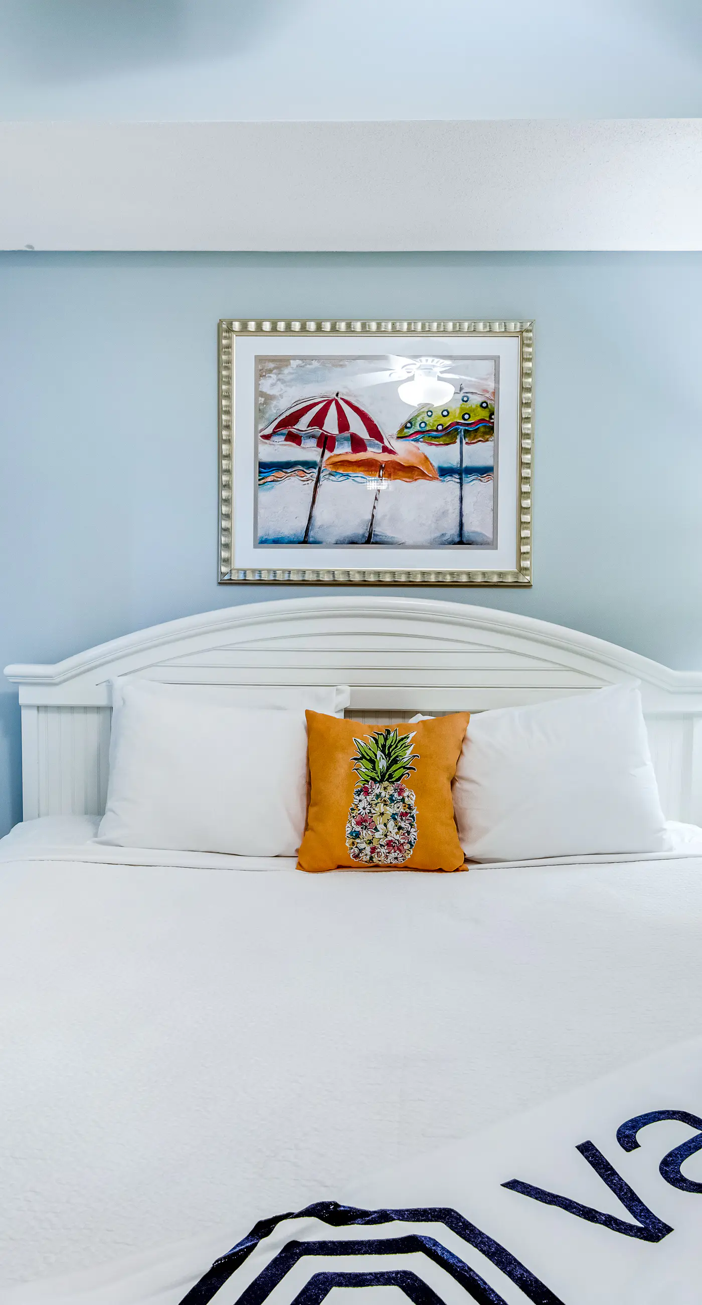 Bright & stylish condo with fantastic Gulf views from your balcony, pools & gym