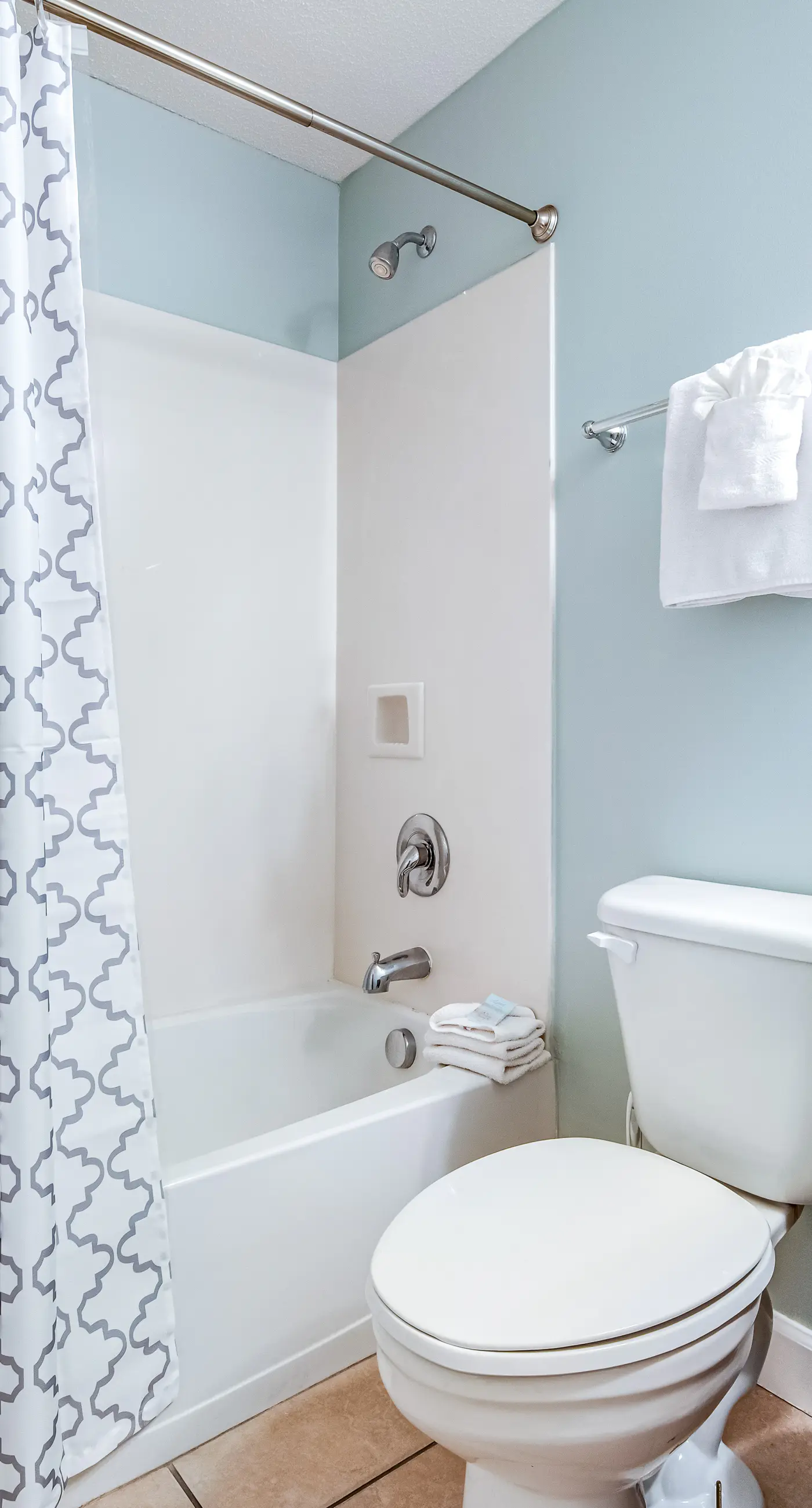 Bright & stylish condo with fantastic Gulf views from your balcony, pools & gym