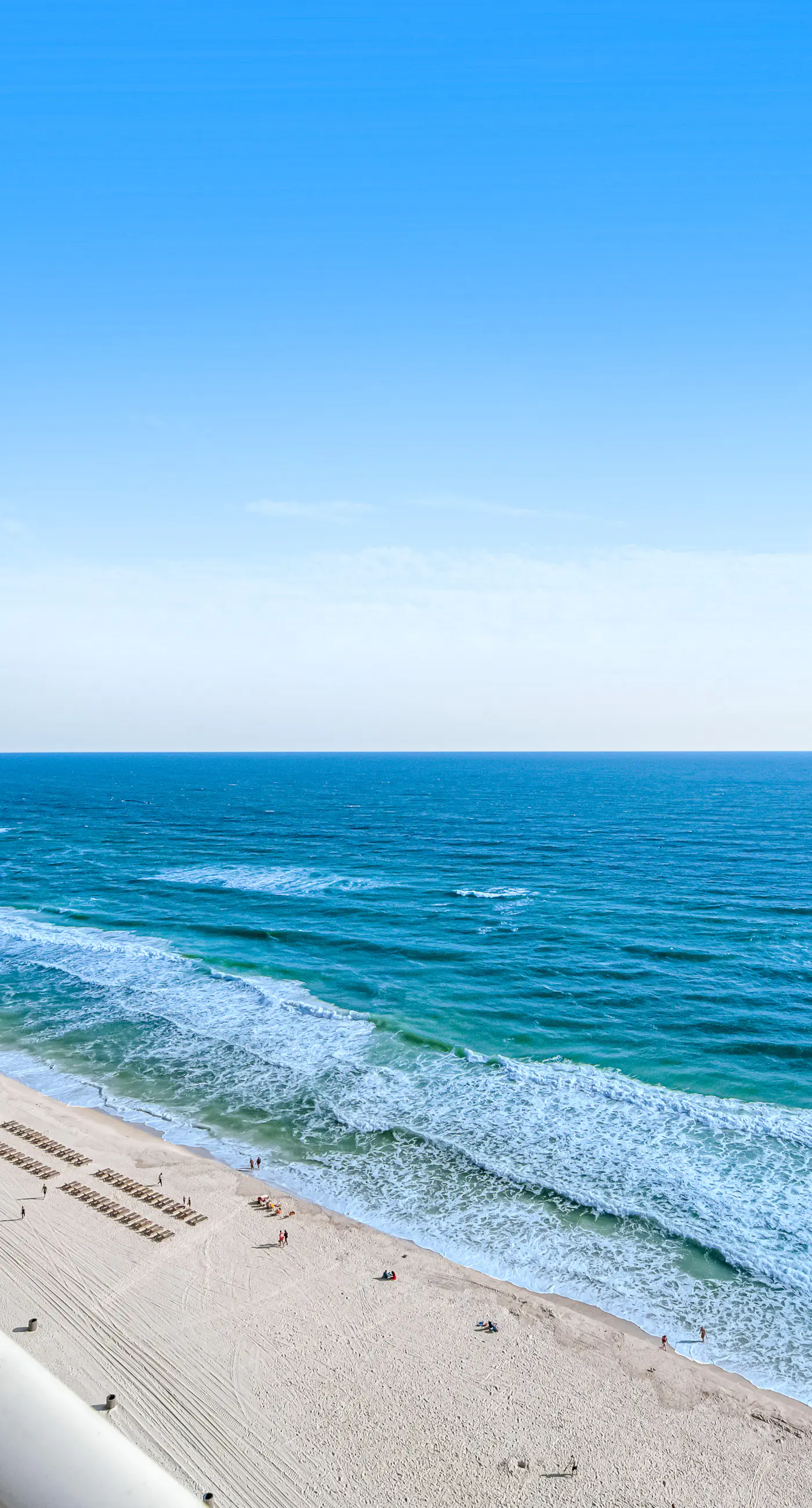 Bright & stylish condo with fantastic Gulf views from your balcony, pools & gym