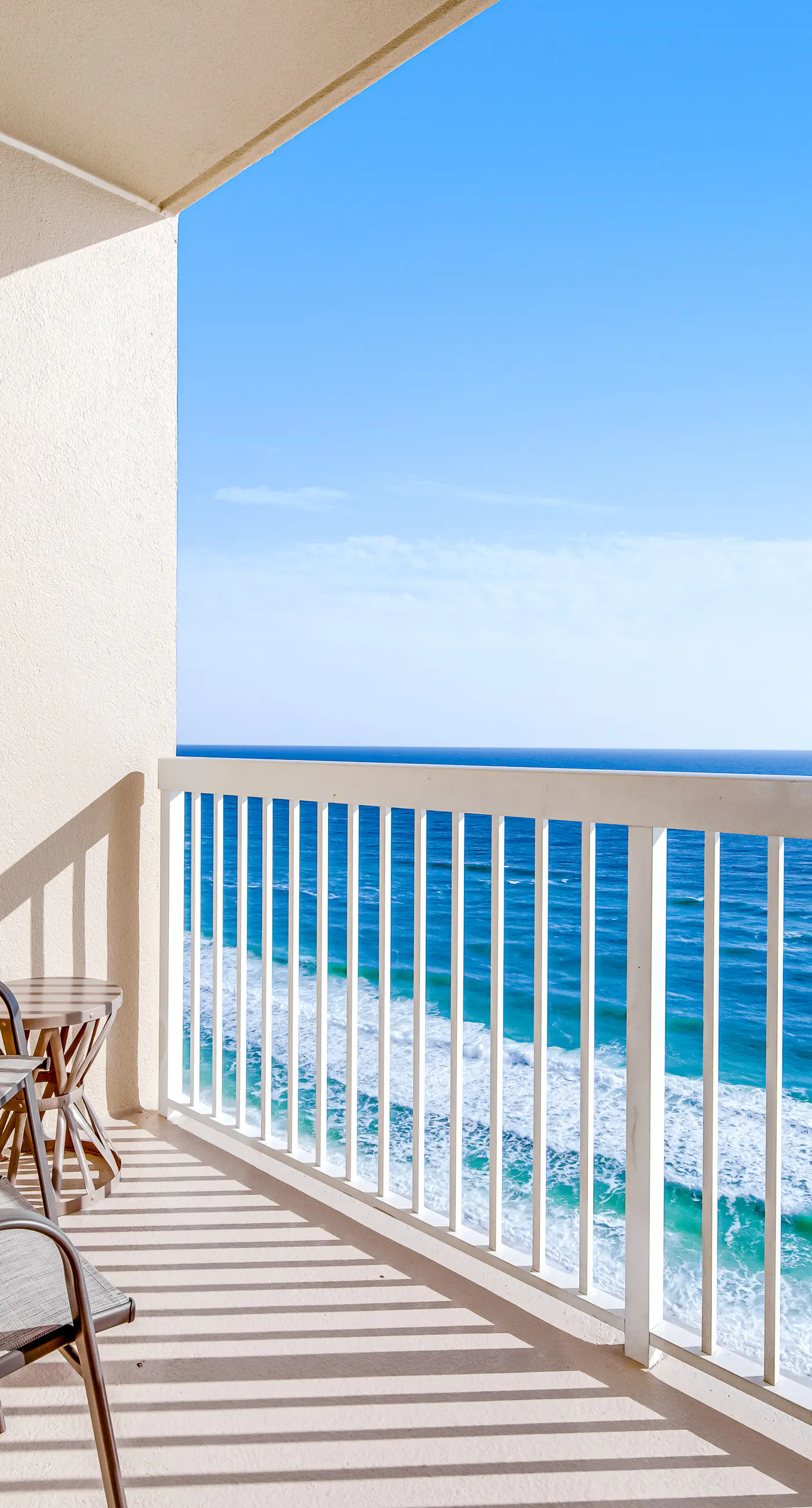 Bright & stylish condo with fantastic Gulf views from your balcony, pools & gym