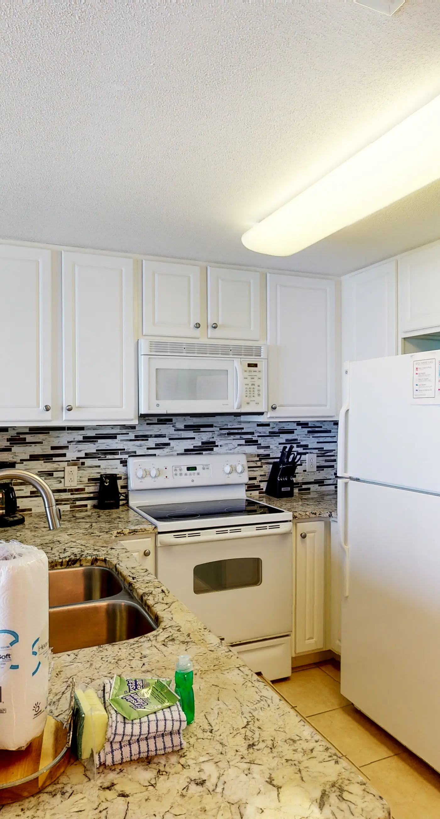 Beachfront, seafoam sanctuary with furnished balcony, pools, & gym