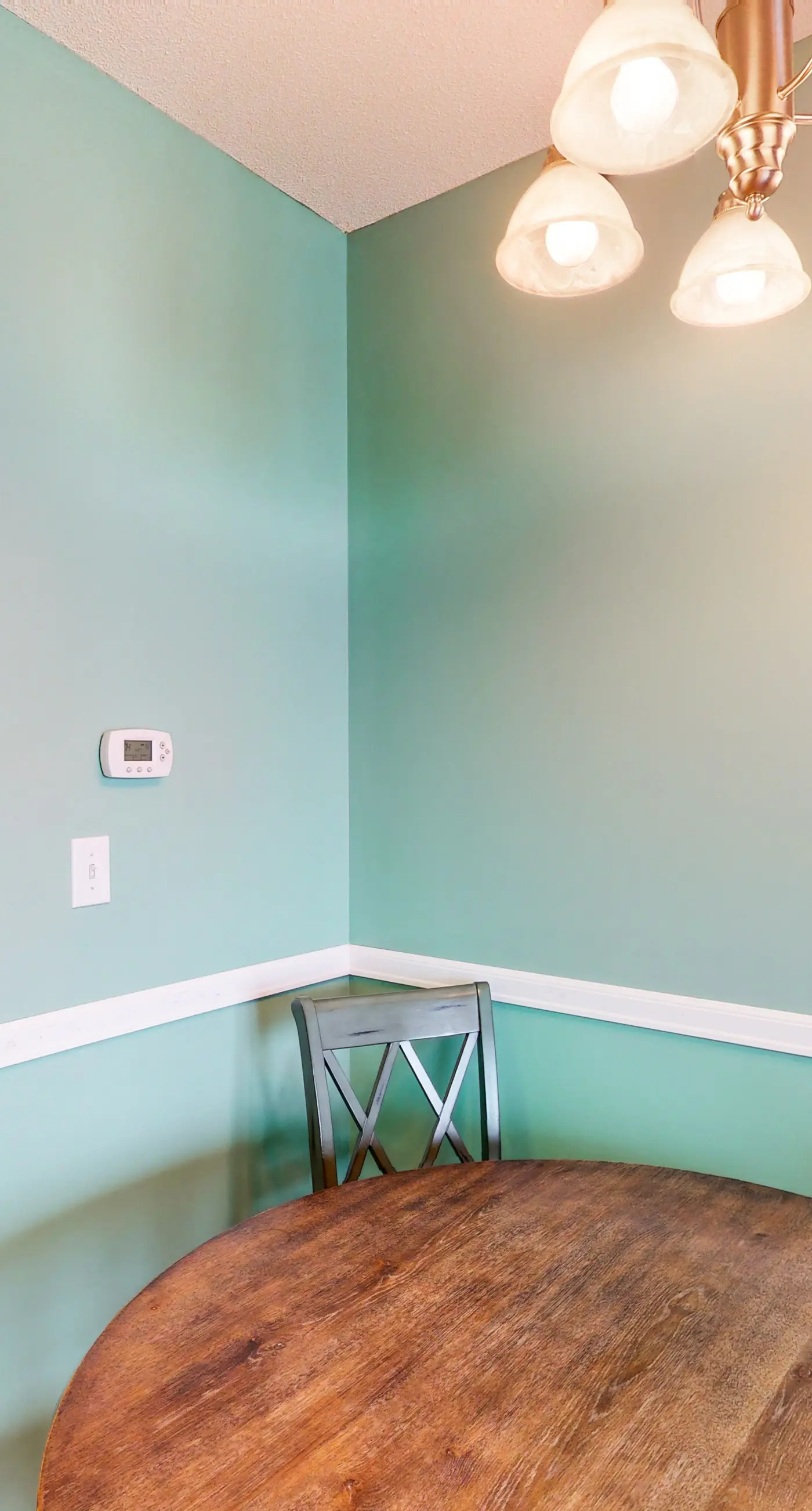 Beachfront, seafoam sanctuary with furnished balcony, pools, & gym