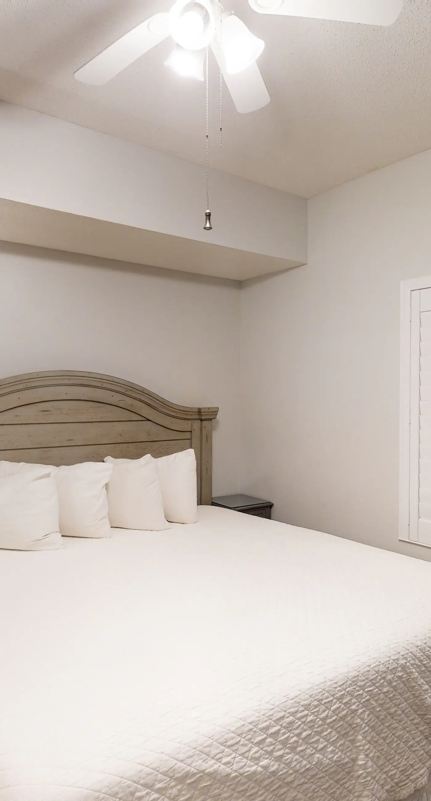 Beachfront, seafoam sanctuary with furnished balcony, pools, & gym