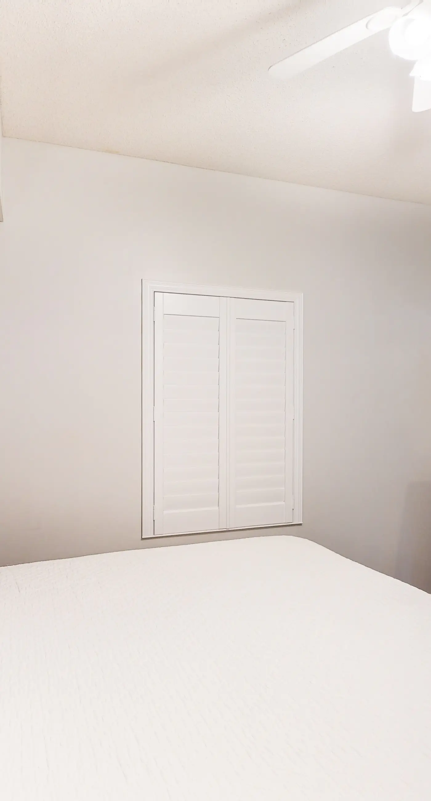 Beachfront, seafoam sanctuary with furnished balcony, pools, & gym