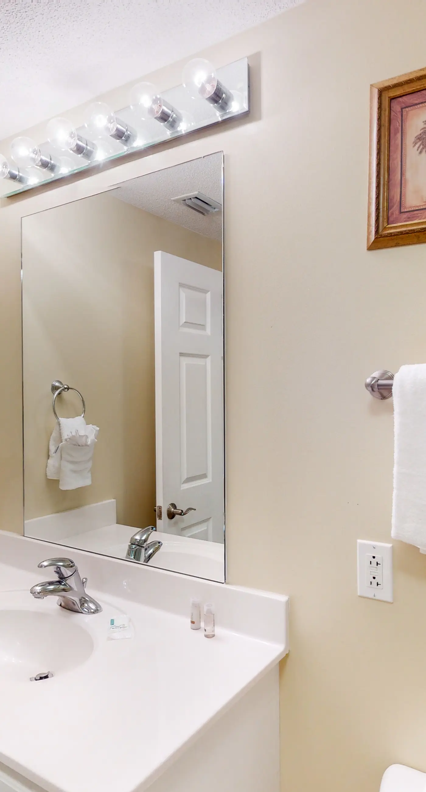 Beachfront, seafoam sanctuary with furnished balcony, pools, & gym