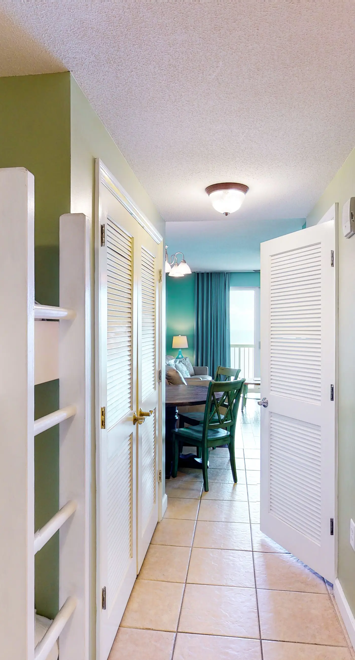 Beachfront, seafoam sanctuary with furnished balcony, pools, & gym