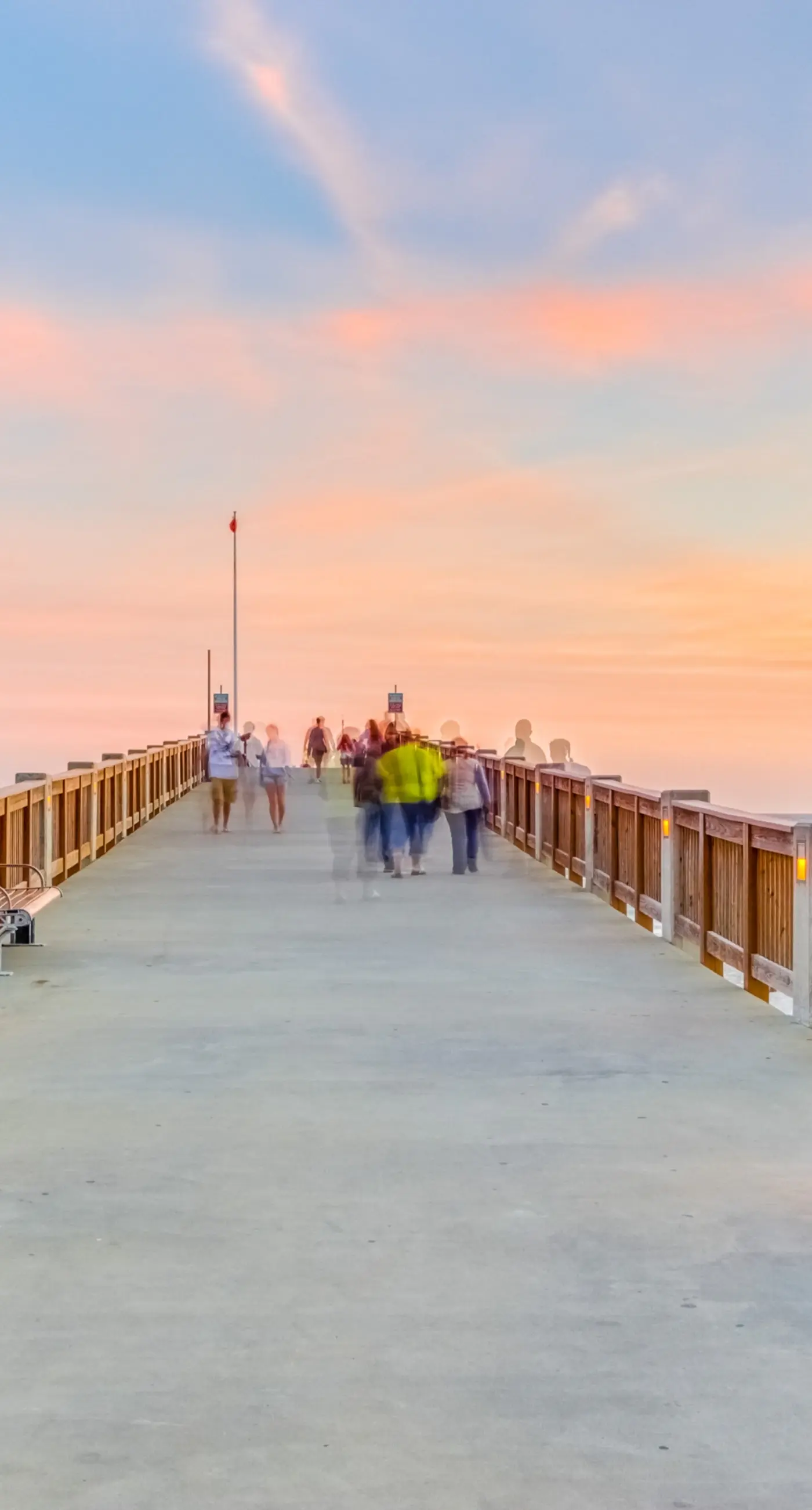 Cozy & colorful beachfront condo with balcony, pools, & fitness center