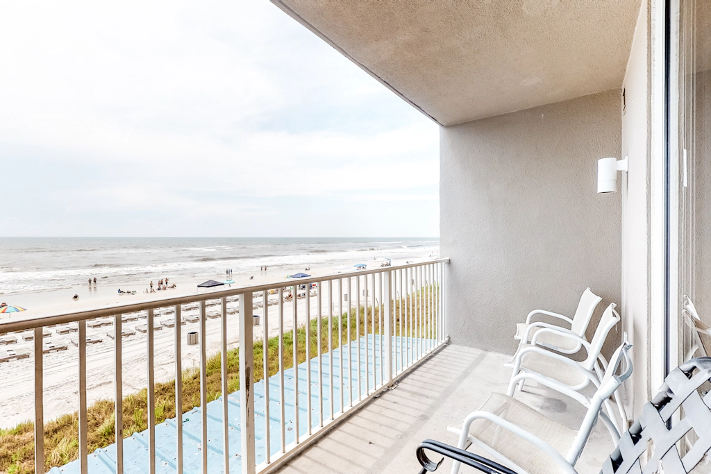 Charming, waterfront condo with pools, fitness center & beach access