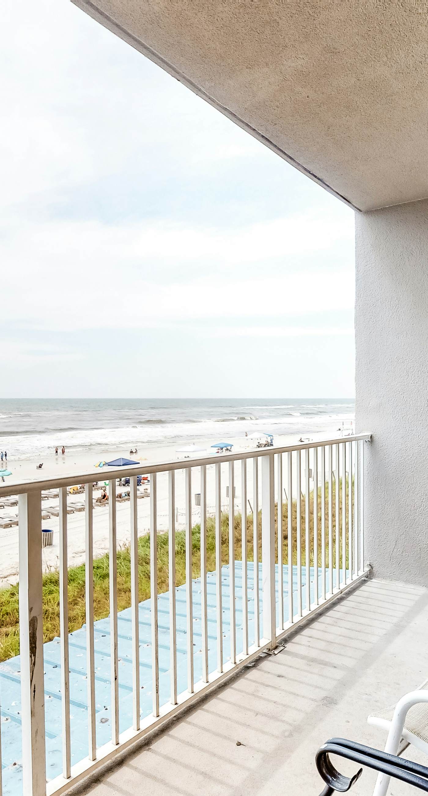 Charming, waterfront condo with pools, fitness center & beach access
