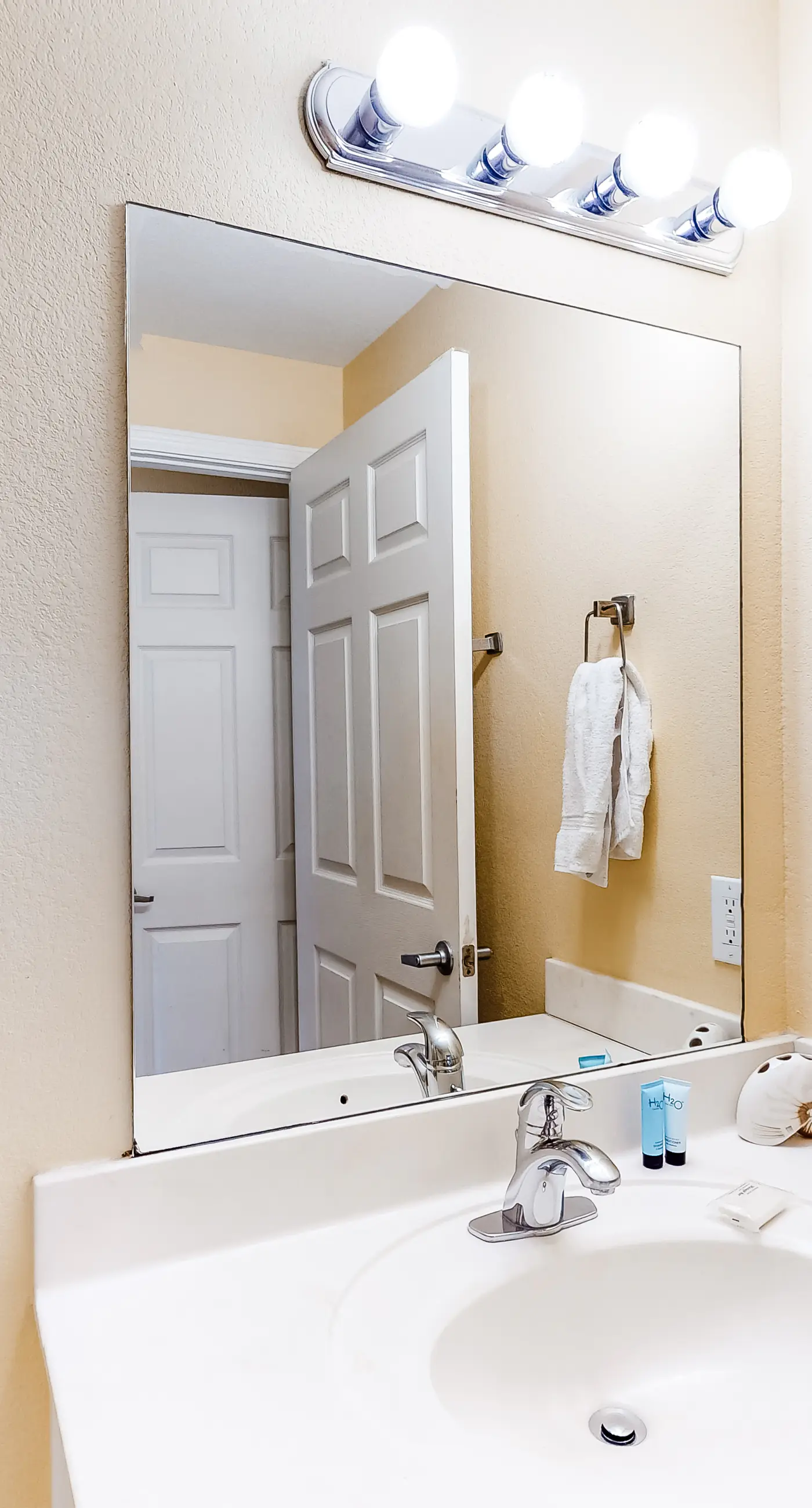 Charming, waterfront condo with pools, fitness center & beach access