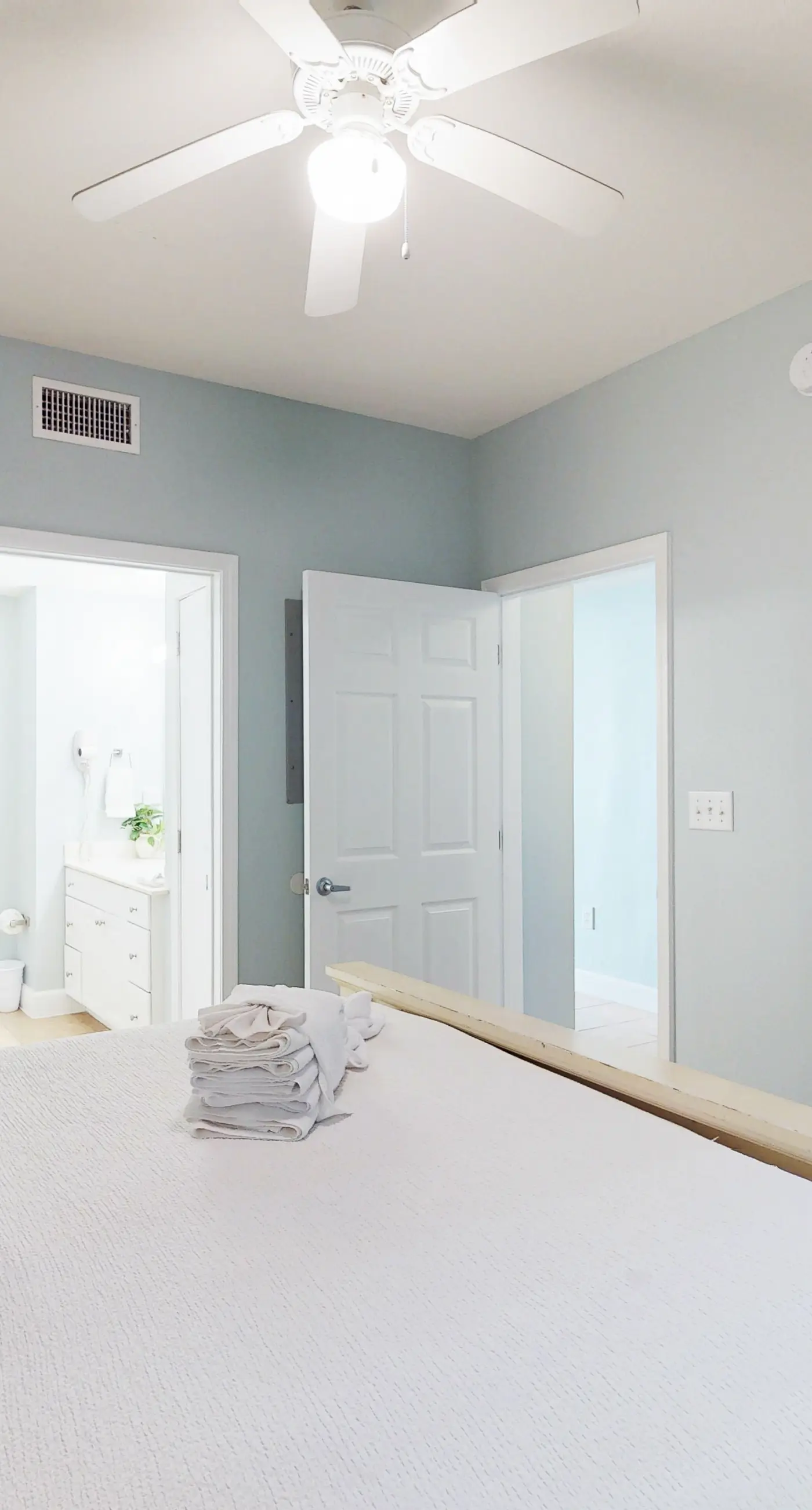Snowbird Friendly Condo with Gorgeous Gulf Views, Pools, Hot Tub & Sauna