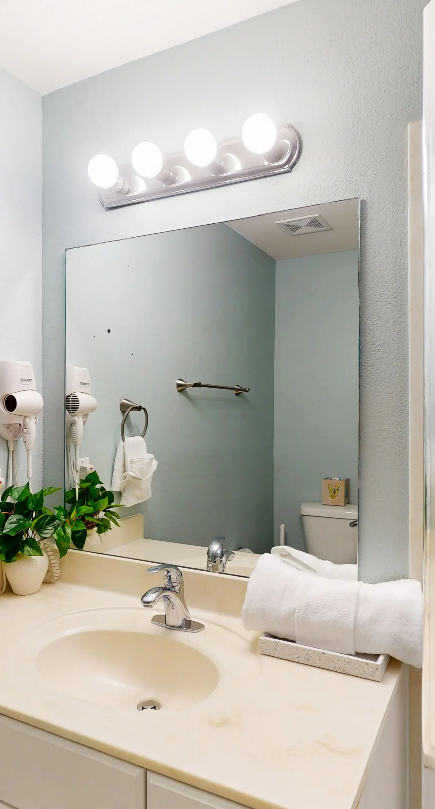 Snowbird Friendly Condo with Gorgeous Gulf Views, Pools, Hot Tub & Sauna