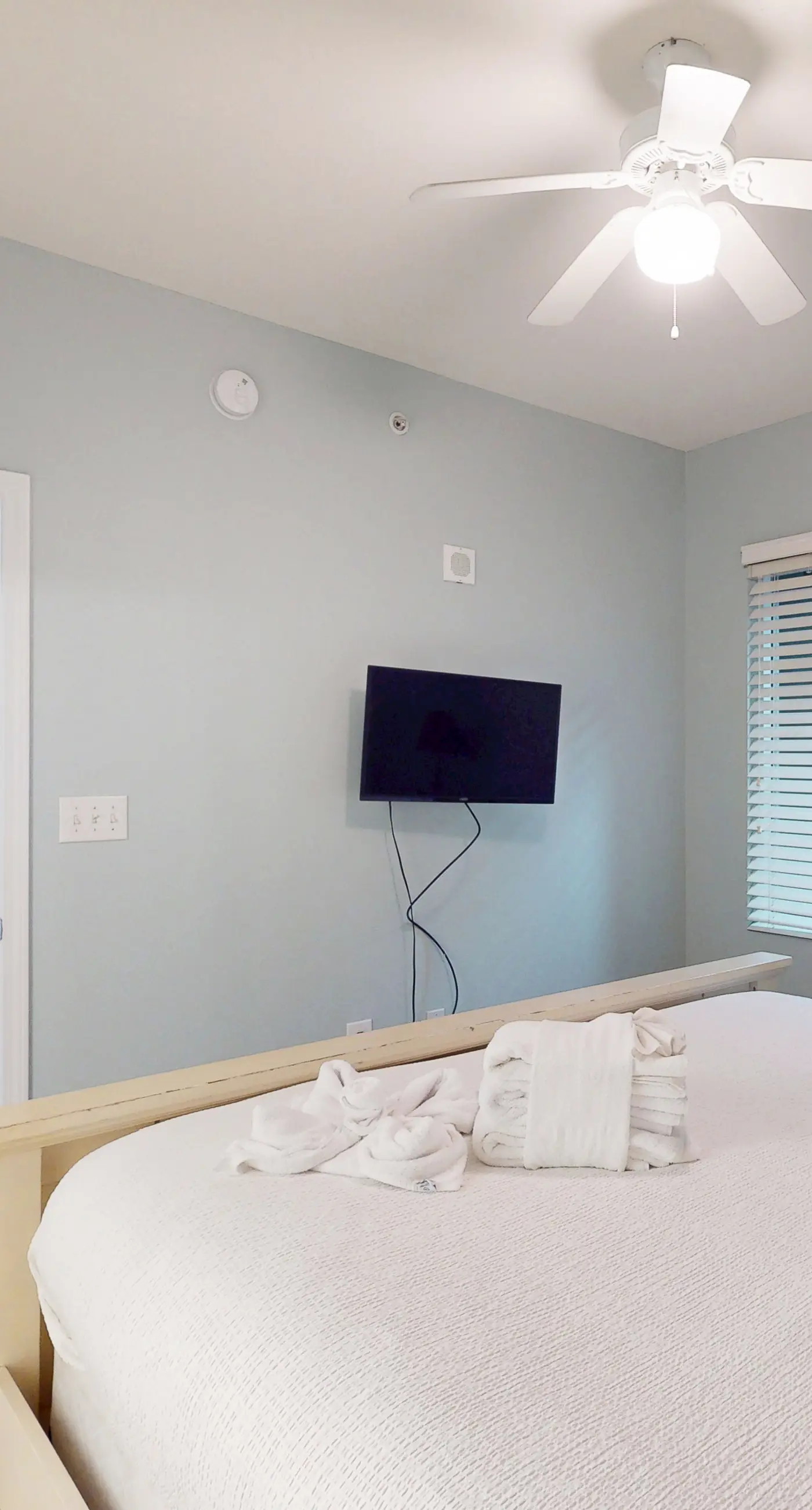 Snowbird Friendly Condo with Gorgeous Gulf Views, Pools, Hot Tub & Sauna