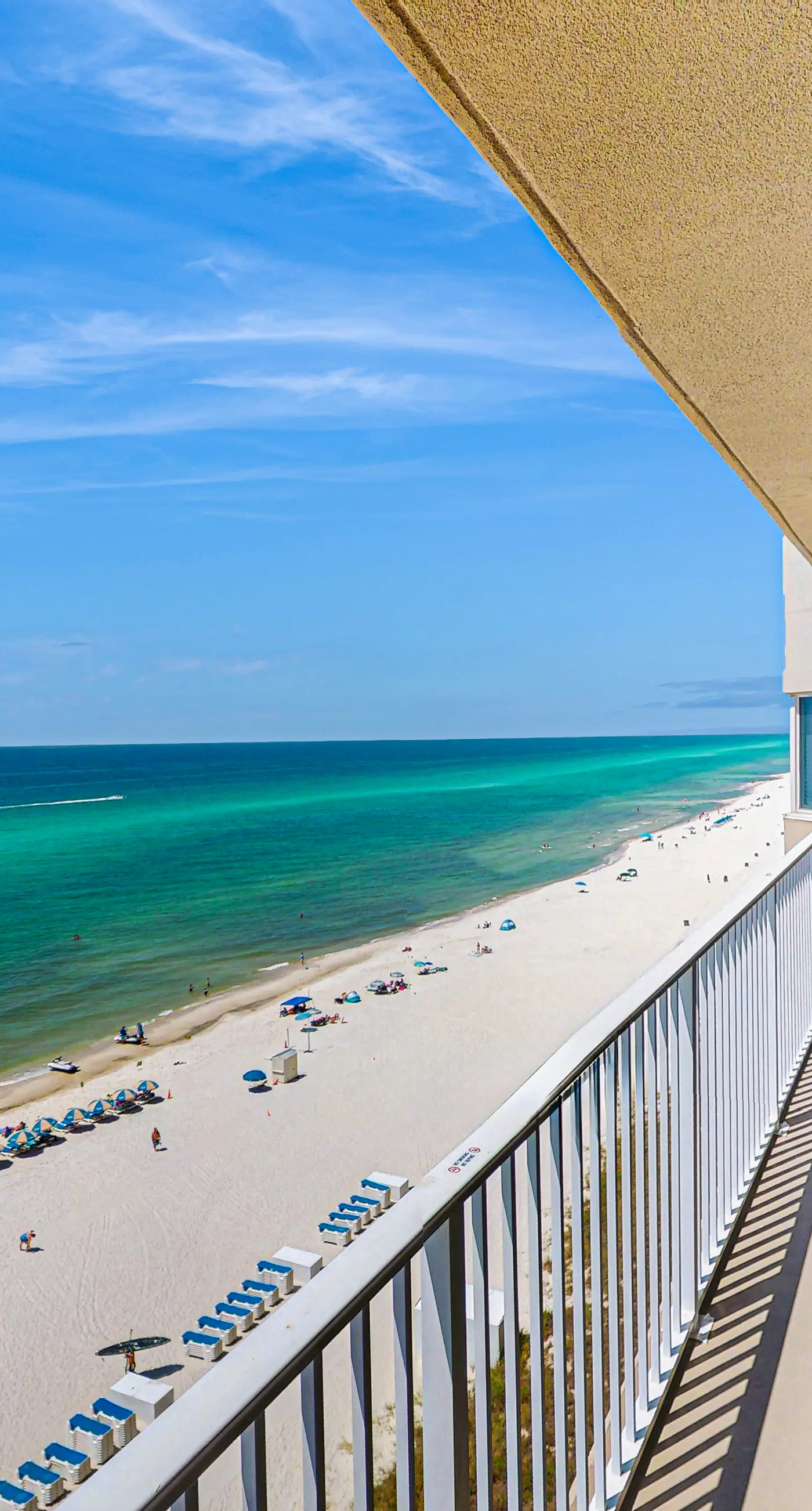 Eighth-floor beachfront condo w/ hot tubs, pools, seasonal beach service & more